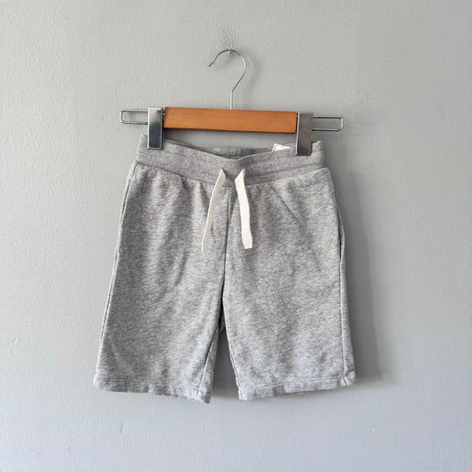 H&M / Light grey sweats shorts / 6-7Y