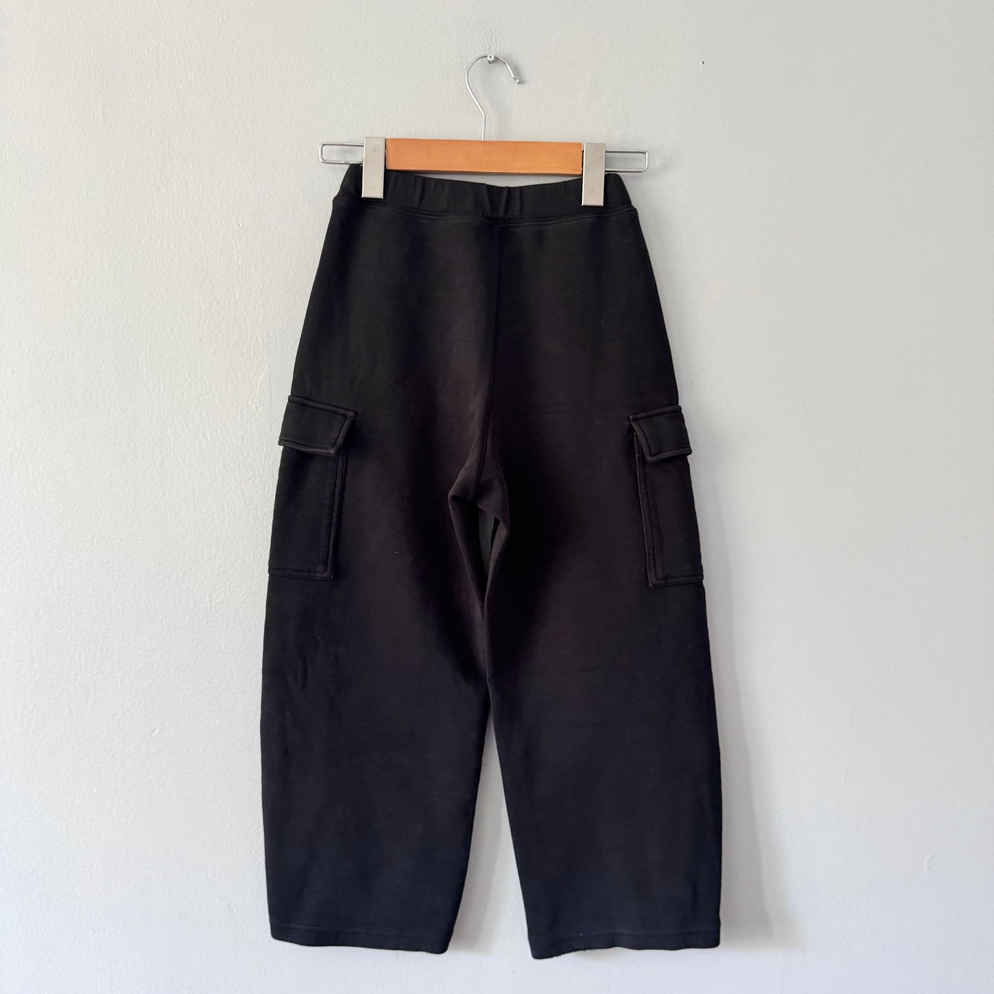 Uniqlo / Black crew pants / 7-8Y