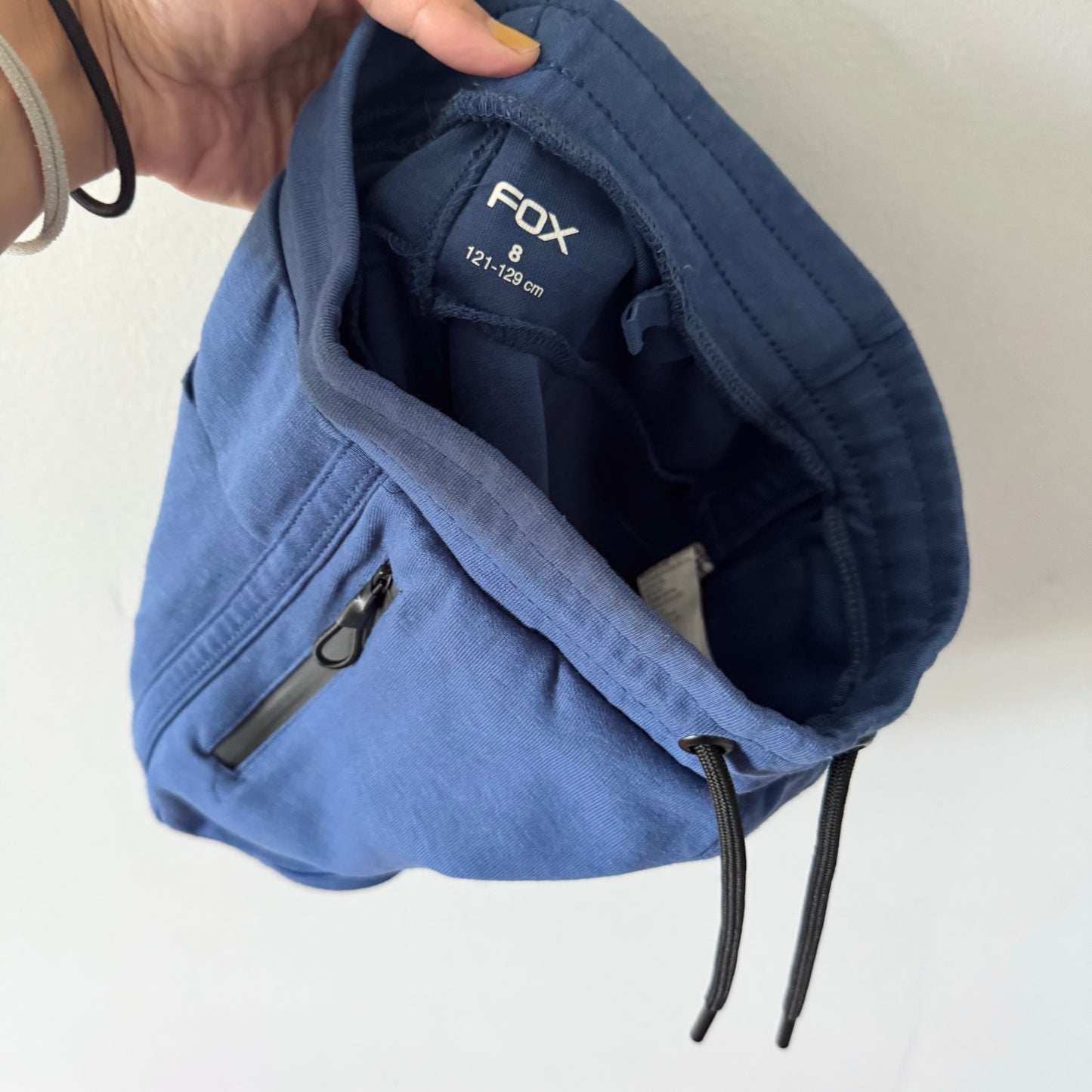 Fox / Dark blue shorts / 8Y