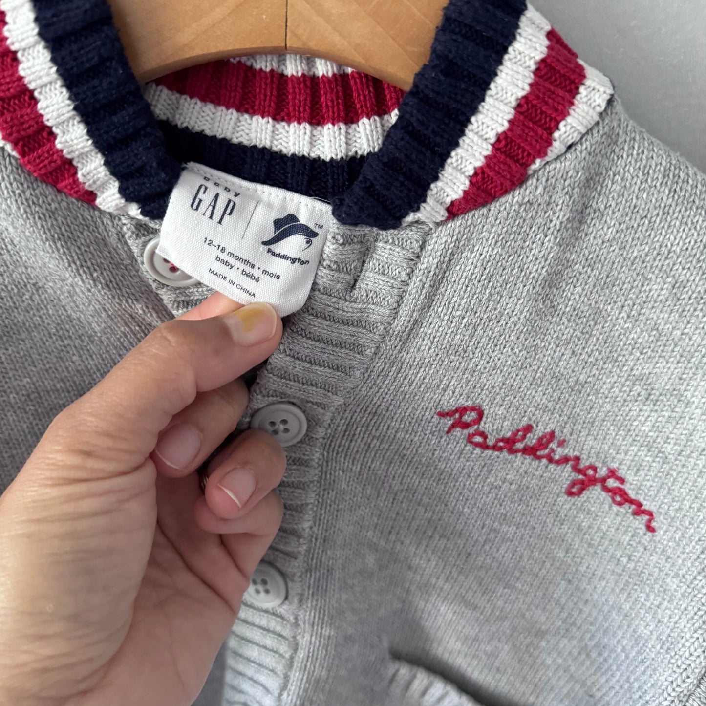 Gap x Paddington / Light grey knit cardigan / 12-18M
