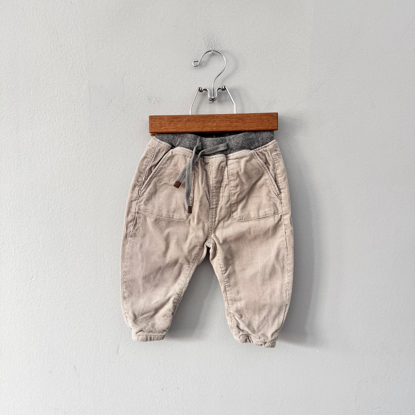 Zara / Pantalon en velours côtelé doublé beige / 9-12M