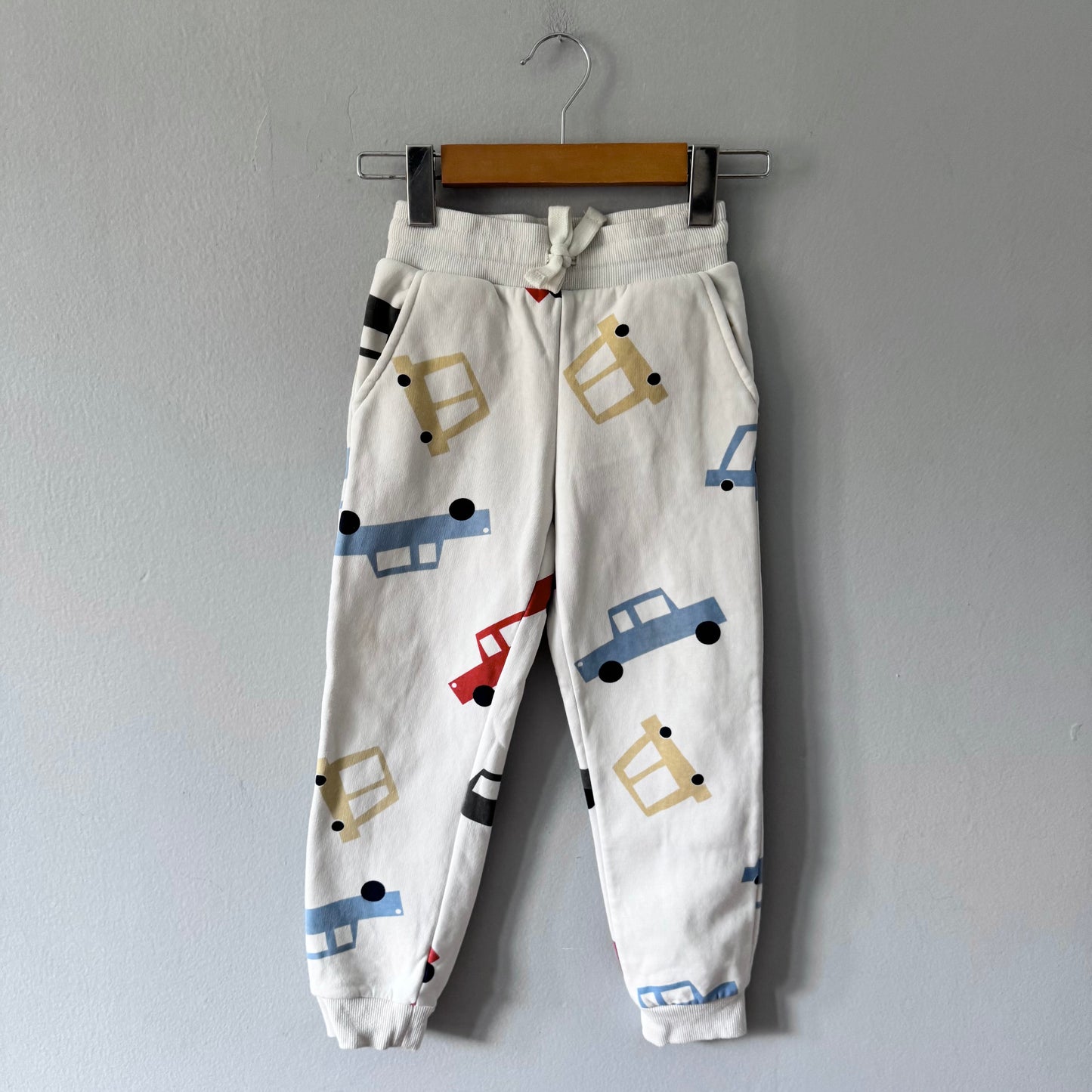 Primark / White x cars sweatpants / 5-6Y