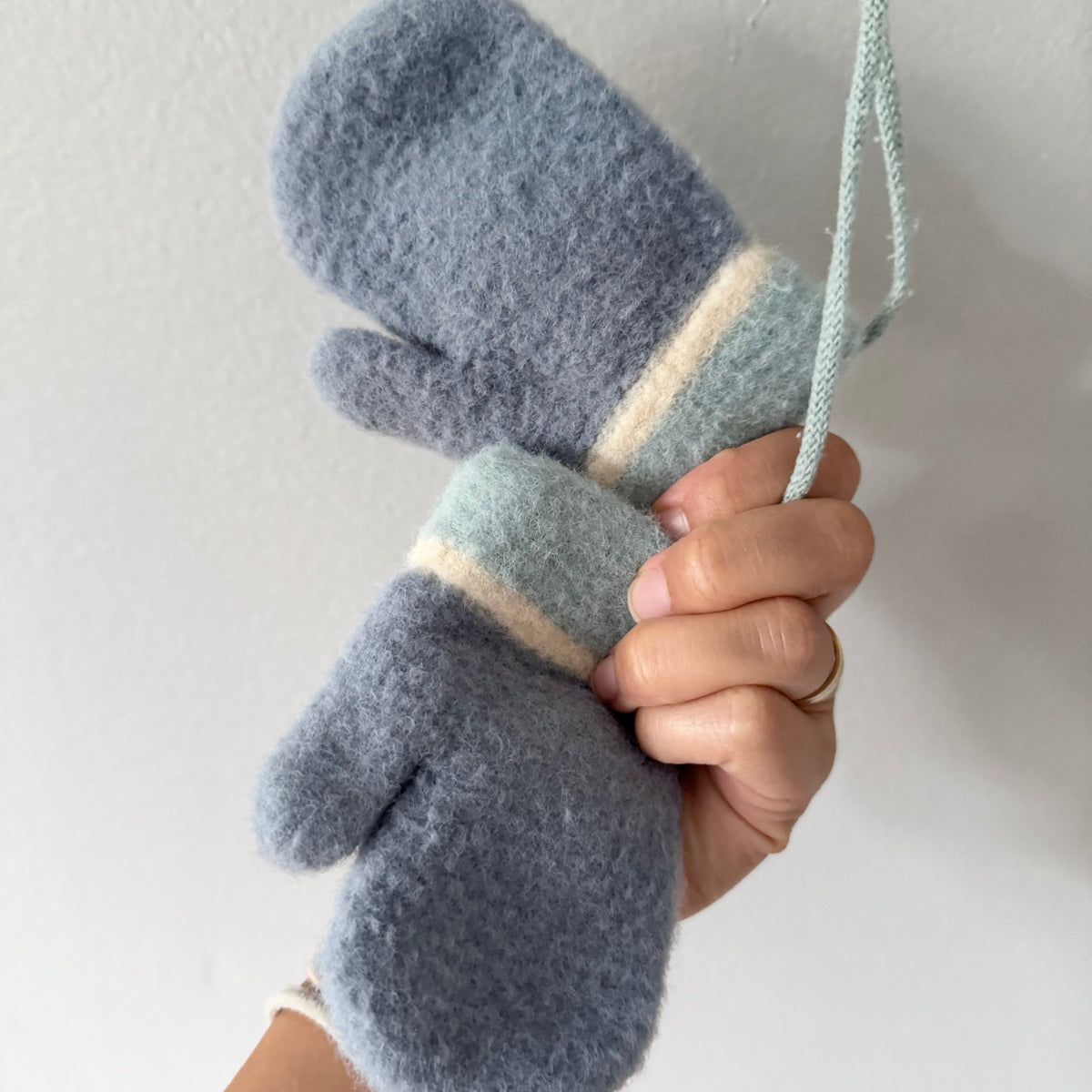 No brand / Blue x mushroom mittens / 12-24M