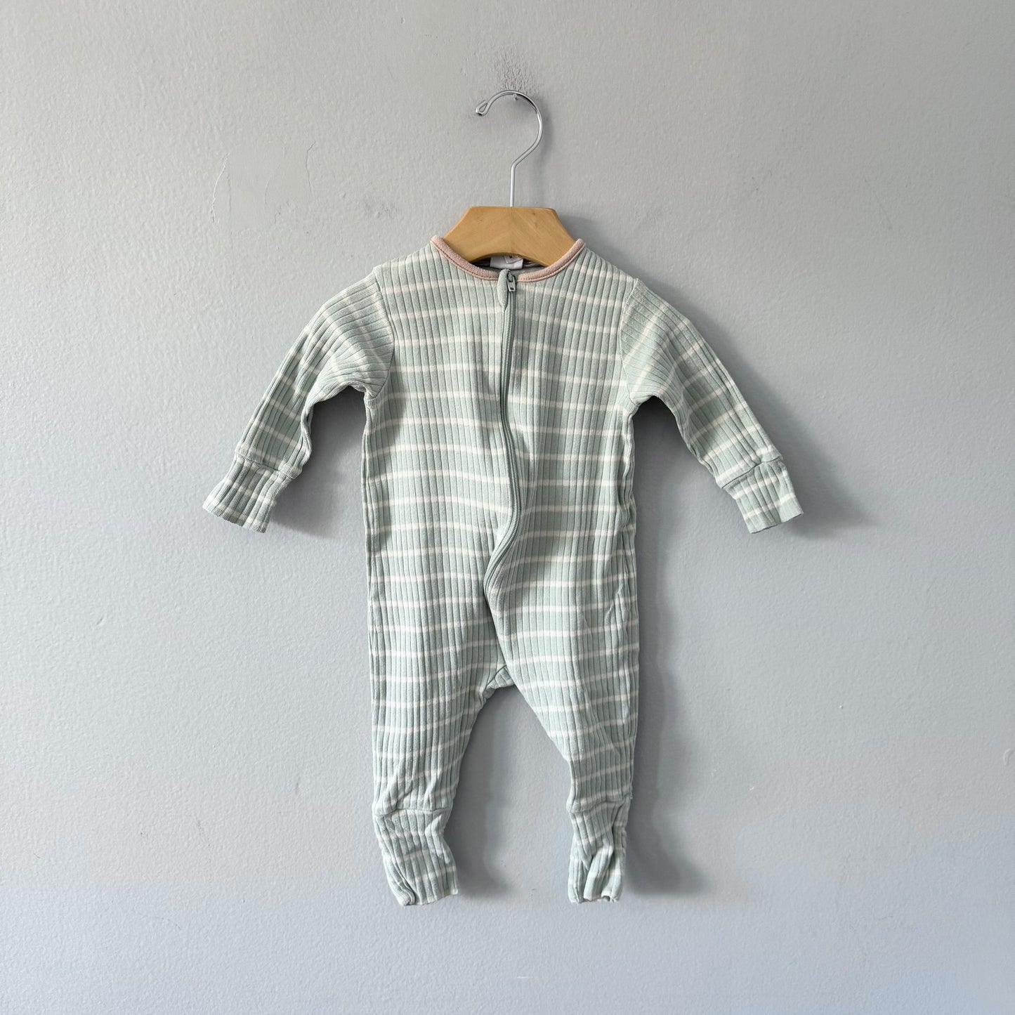 John Lewis / Light green romper / 3-6M
