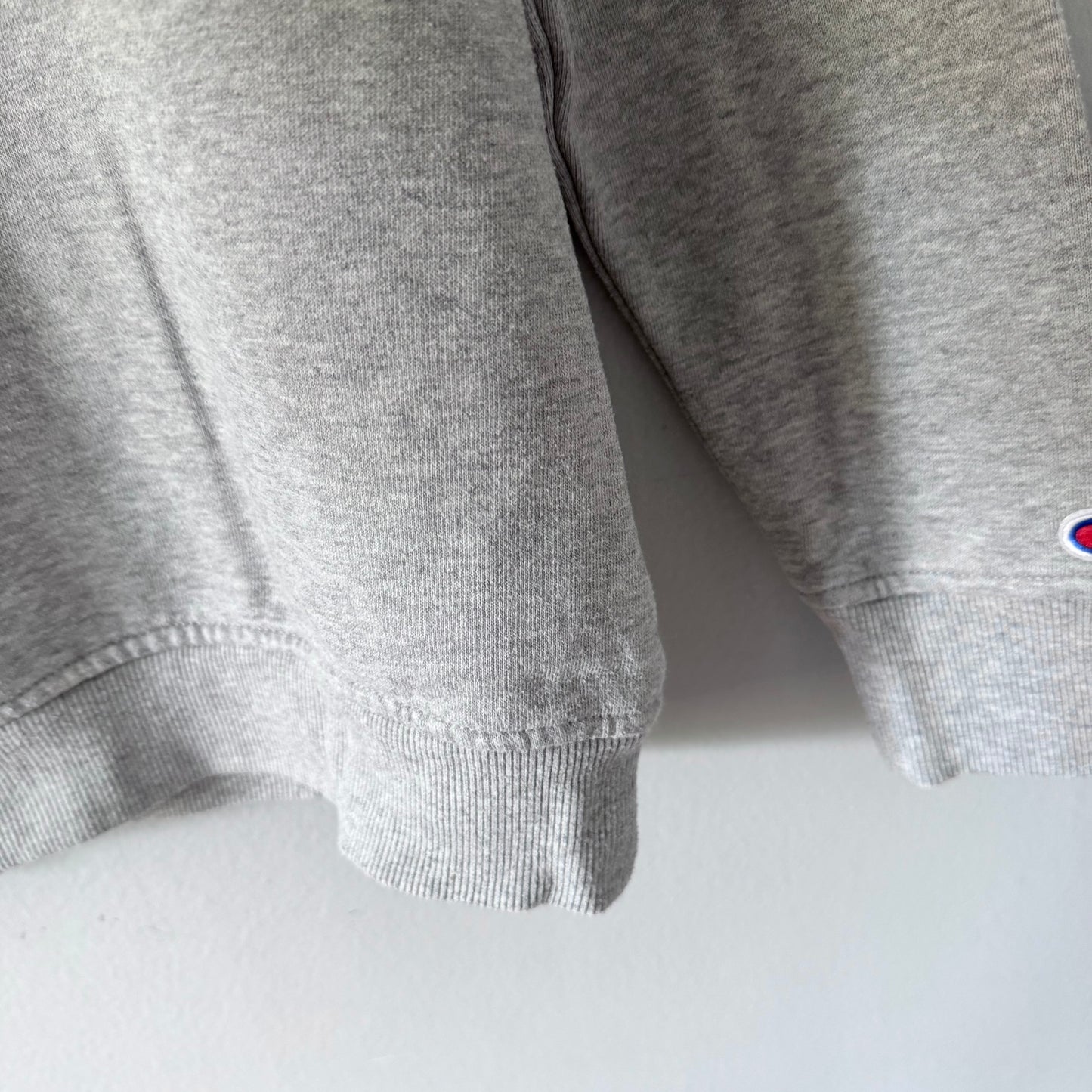 Champion / Light grey sweatrshirt / 6Y