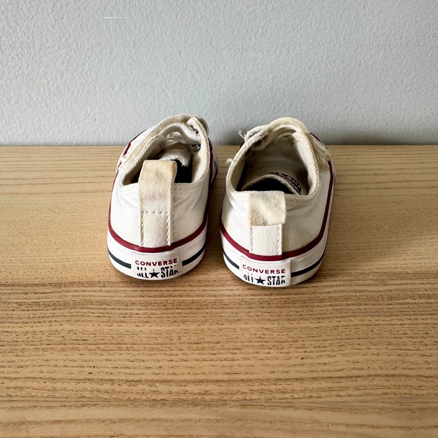 Converse / Velcro shoes / US5