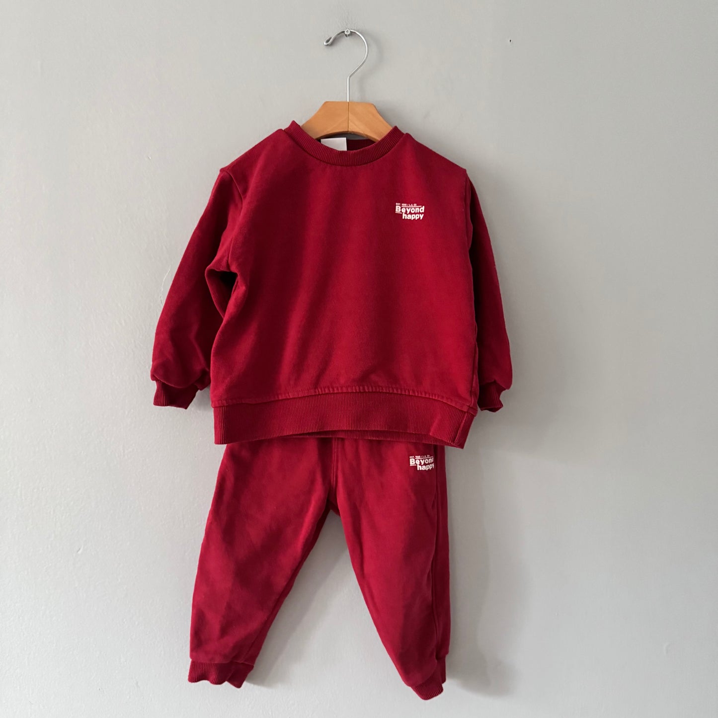 Zara / Red sweatshirt & pants set / 18-24M