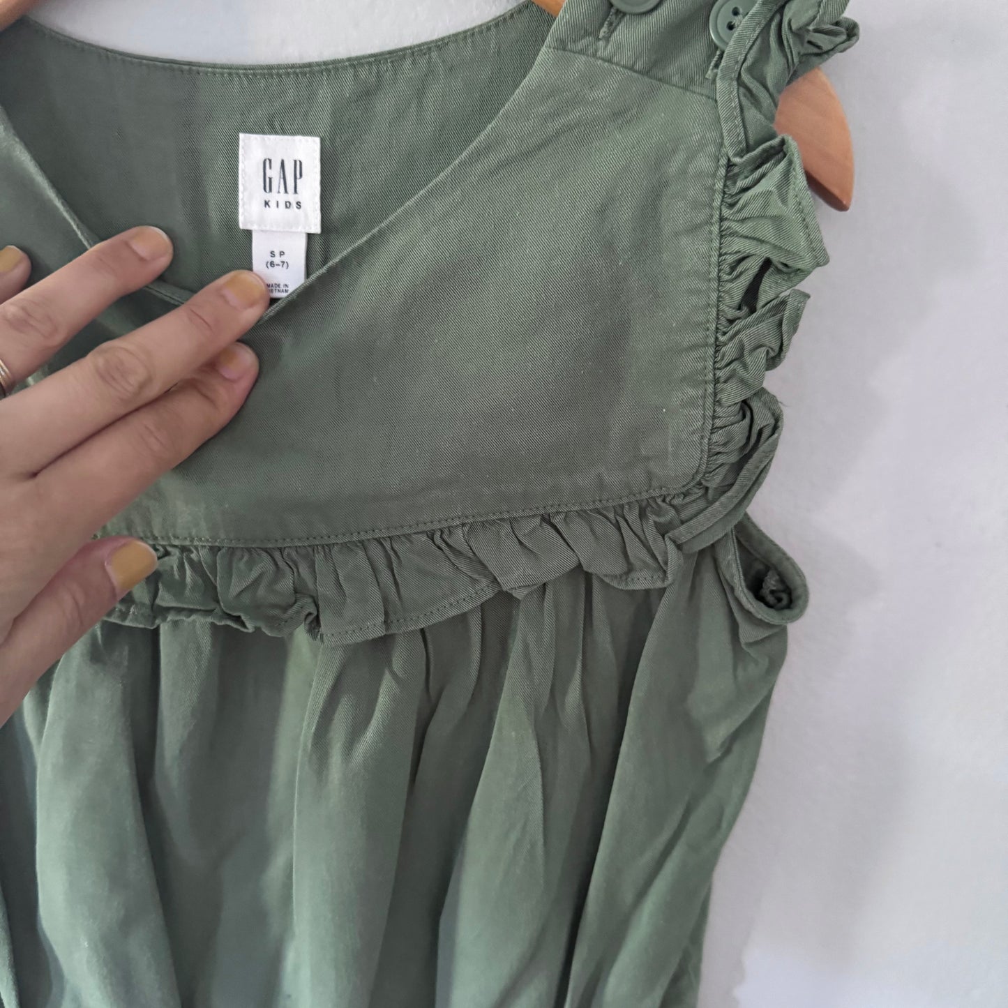 Gap / Khaki jumpsuit / 6-7Y
