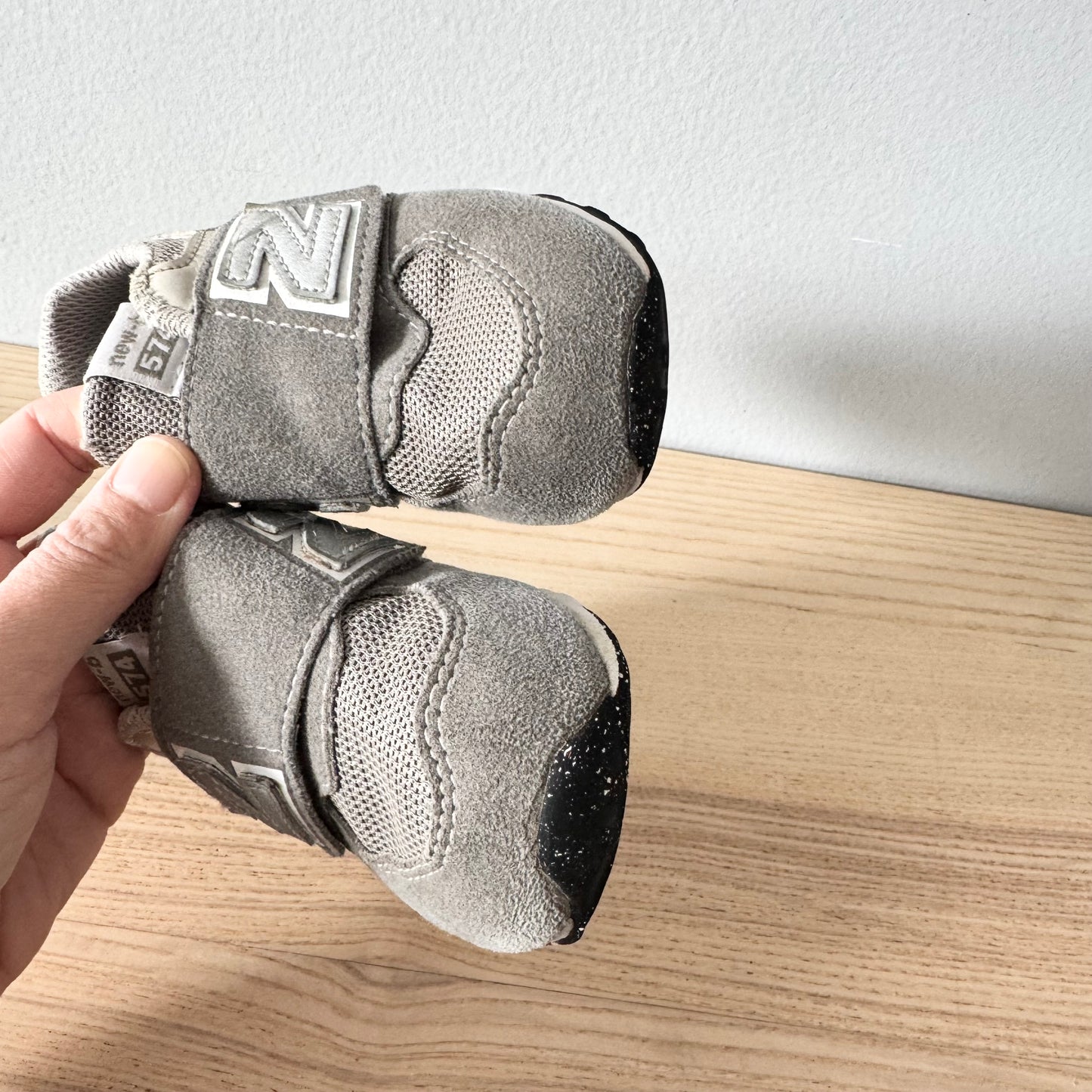 New Balance / Light grey sneaker / US6