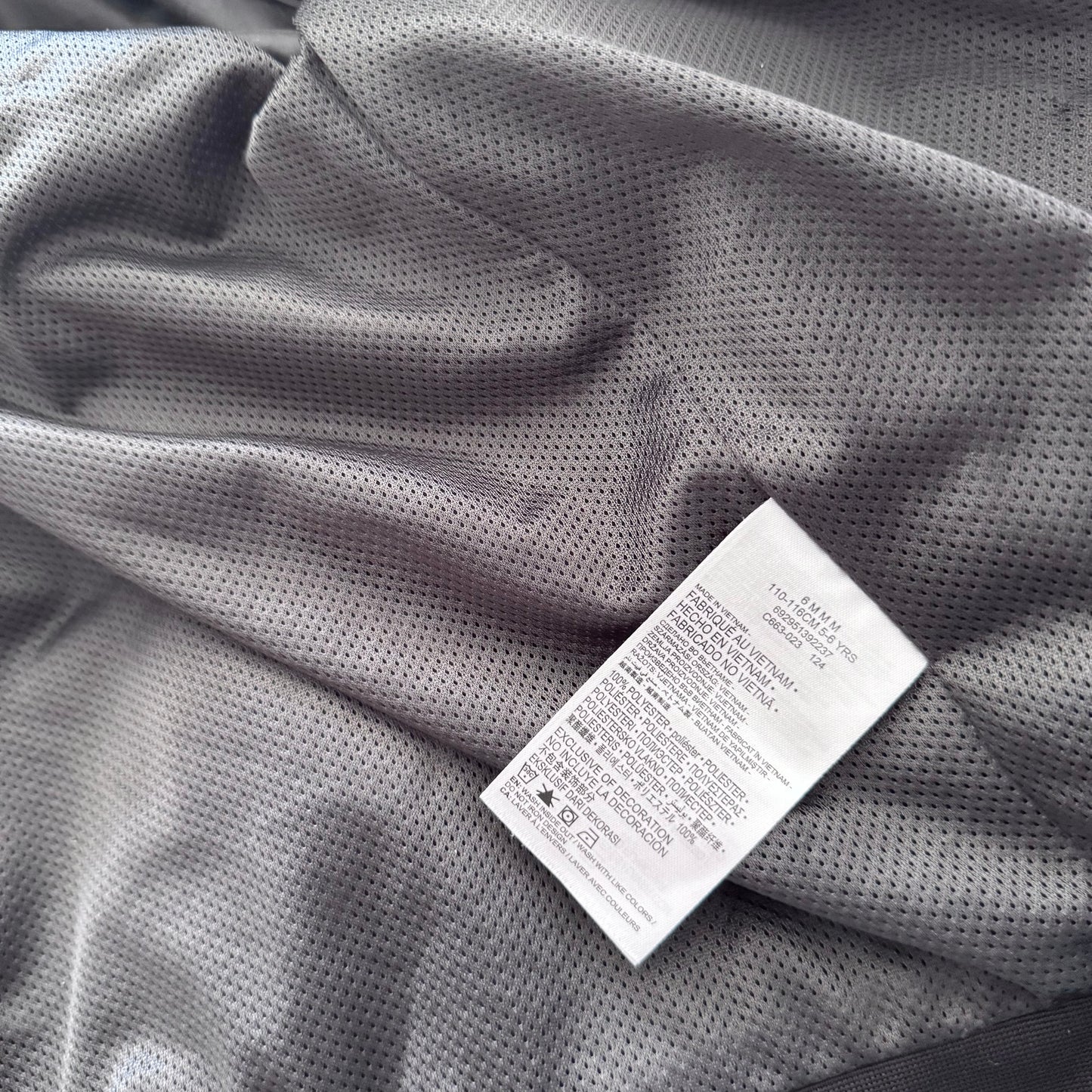 Nike / Black windbreaker / 5-6Y