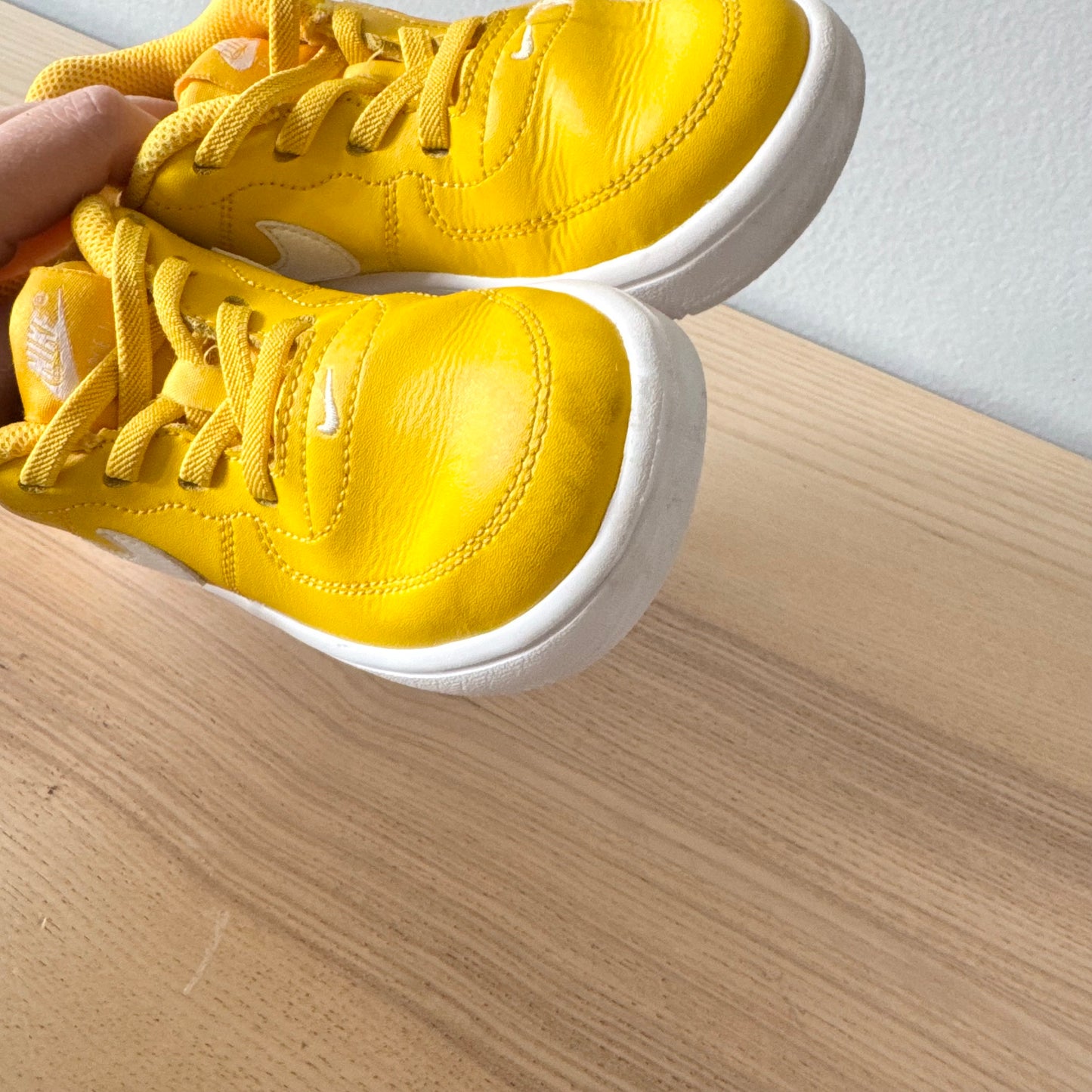 Nike / Yellow sneaker / US10