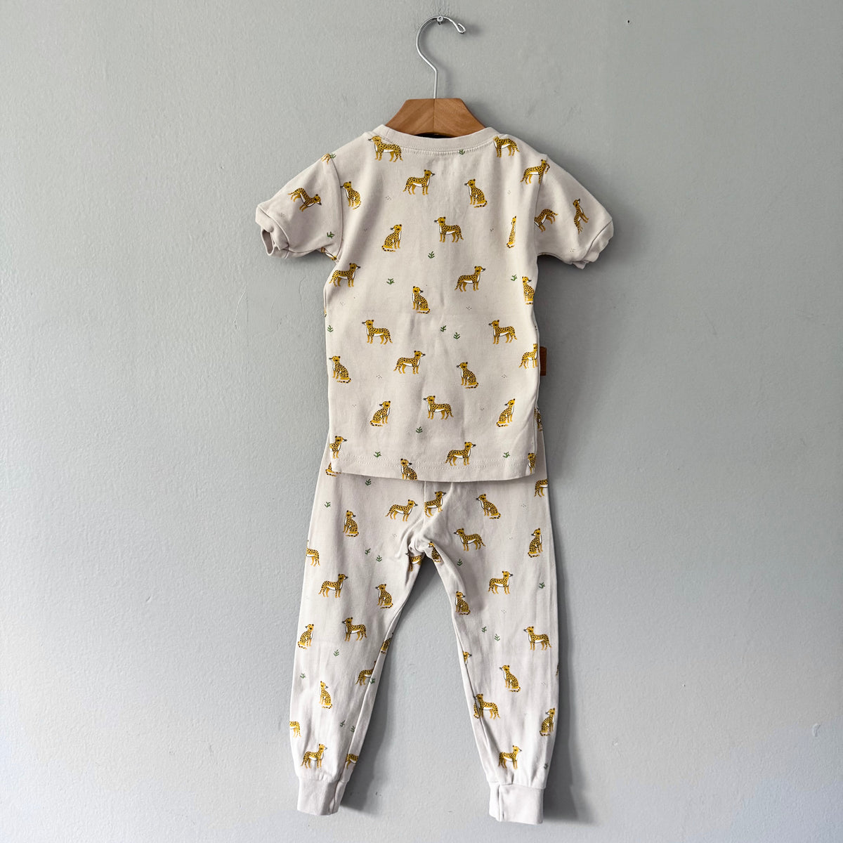 Petit lem / Beige x cheetah pajama set / 3Y