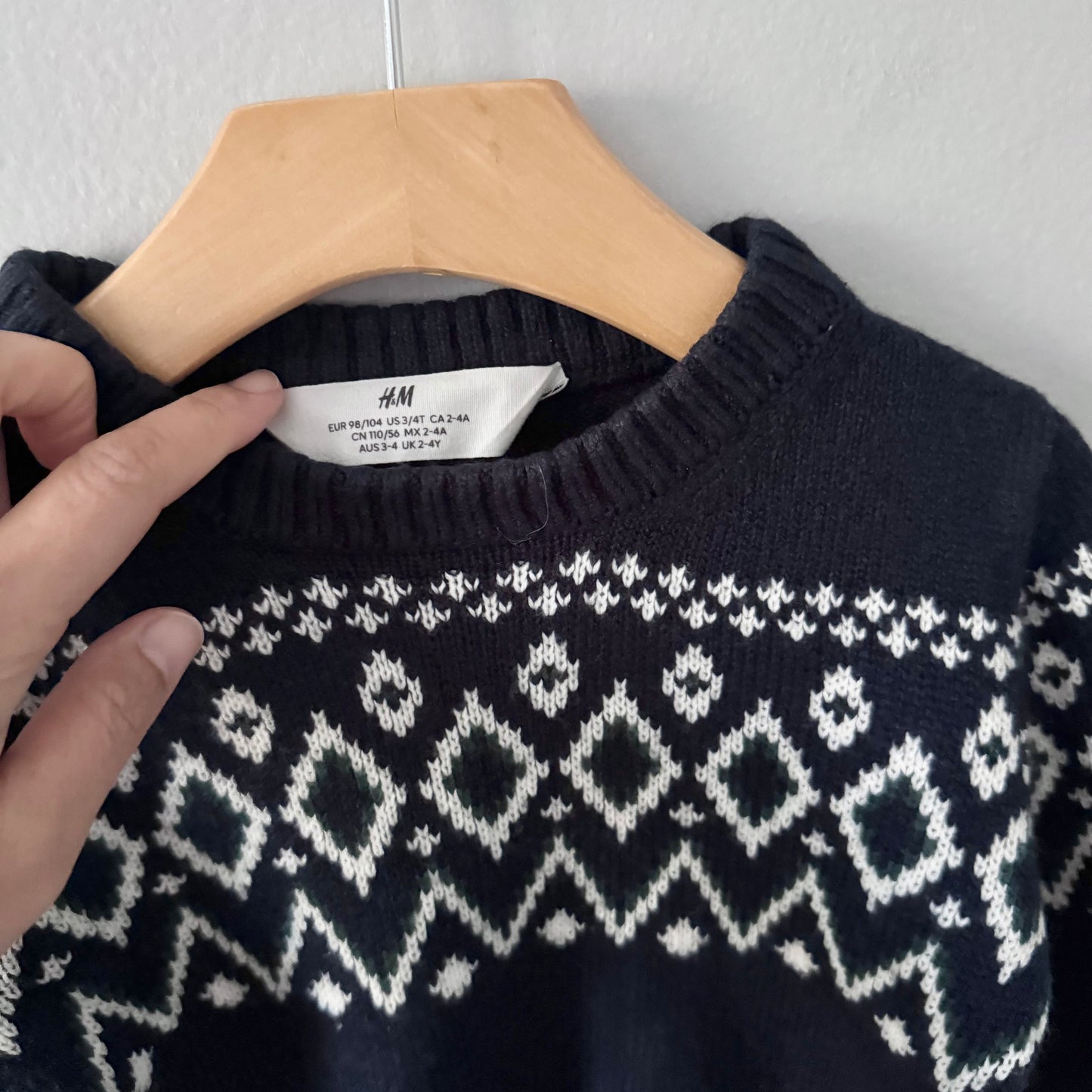 H&M / Black knit pullover / 2-4Y