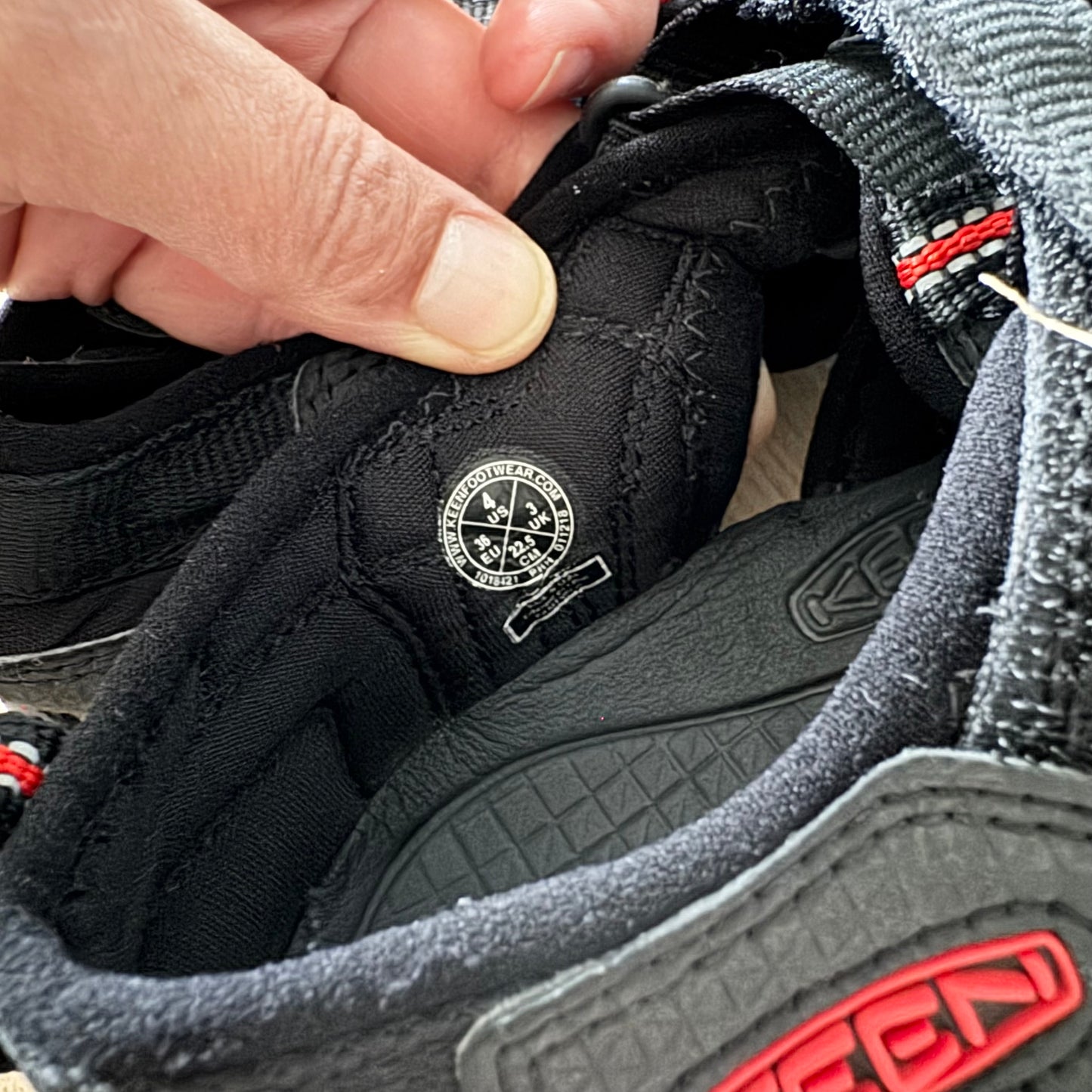 Keen / Sandales noires / J4