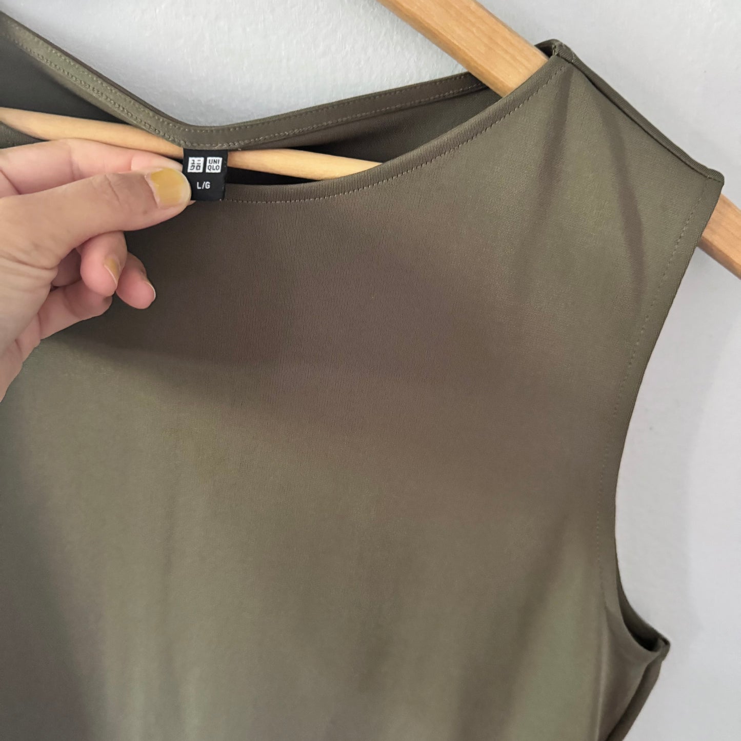 Uniqlo / Khaki tank / Women L