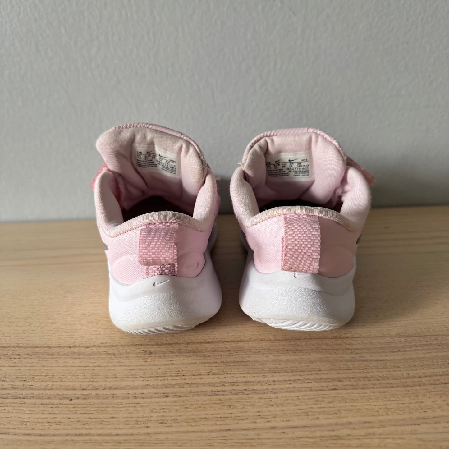 Nike / Sneaker / US8