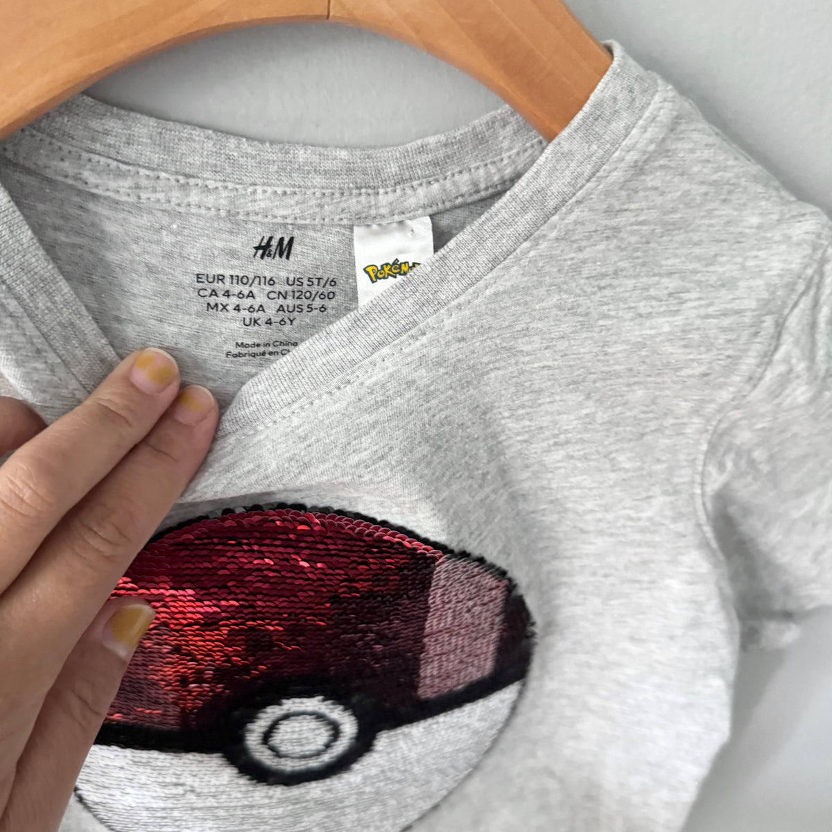 H&M x Pokemon / Light grey T-shirt / 4-6Y