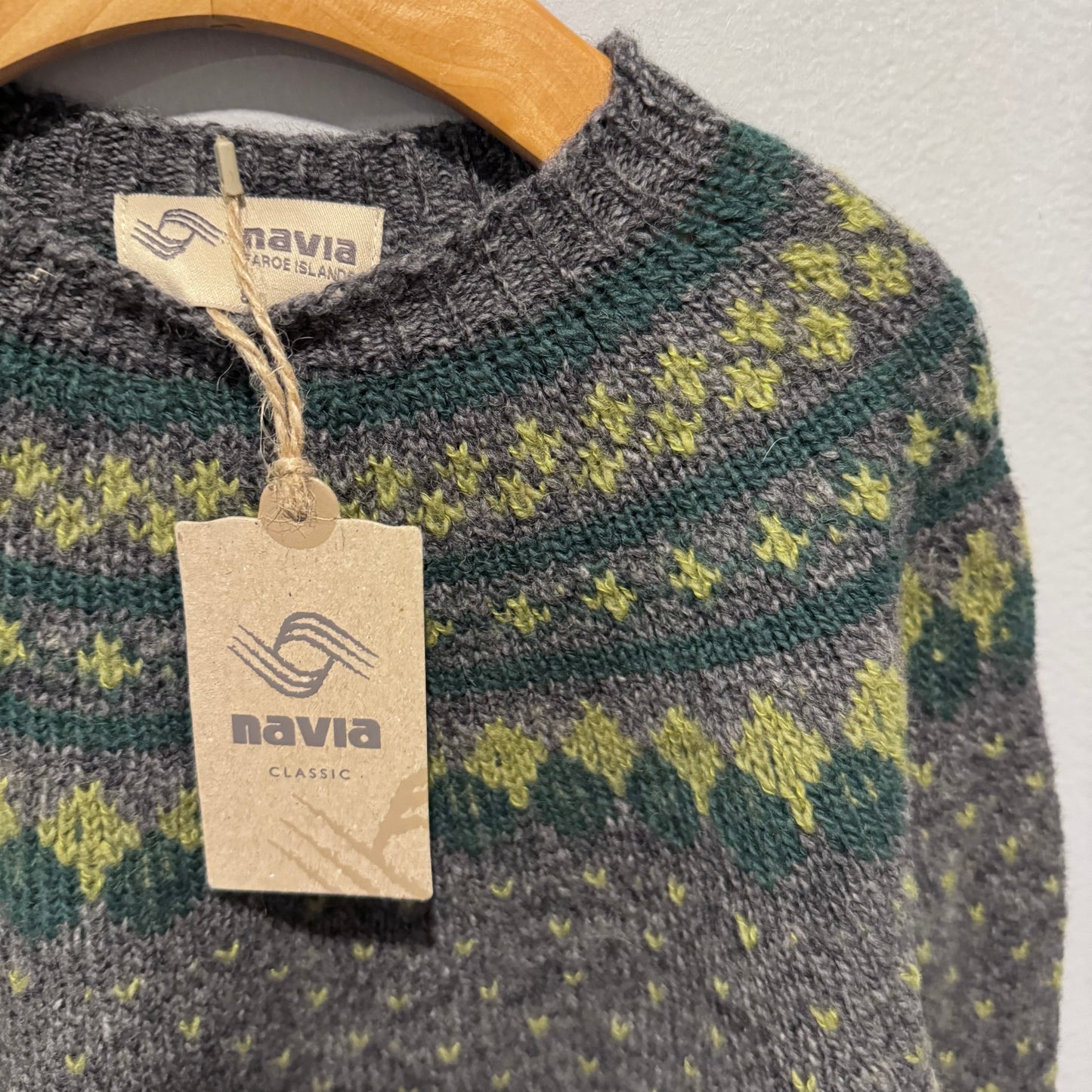 Navia / 100% wool knit pullover / 8Y - New with tag