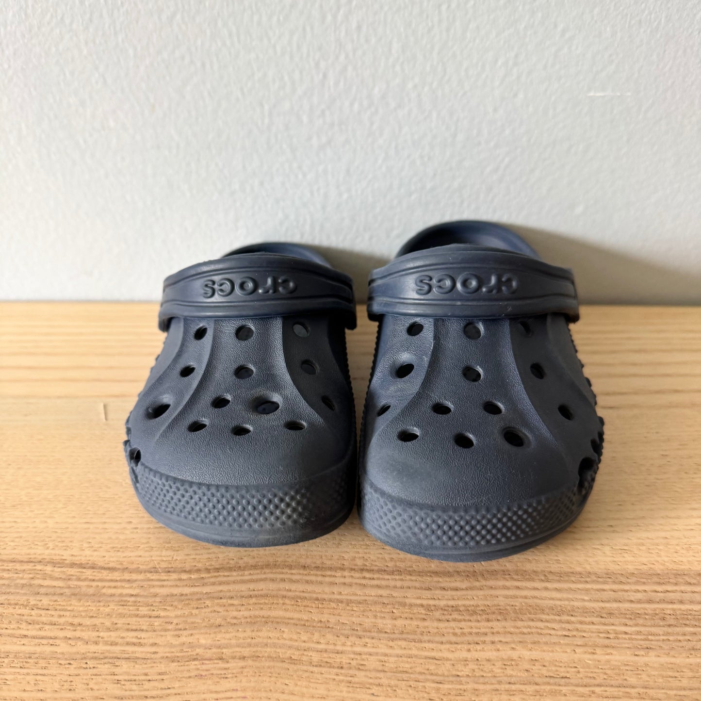 Crocs / Sandals / US9