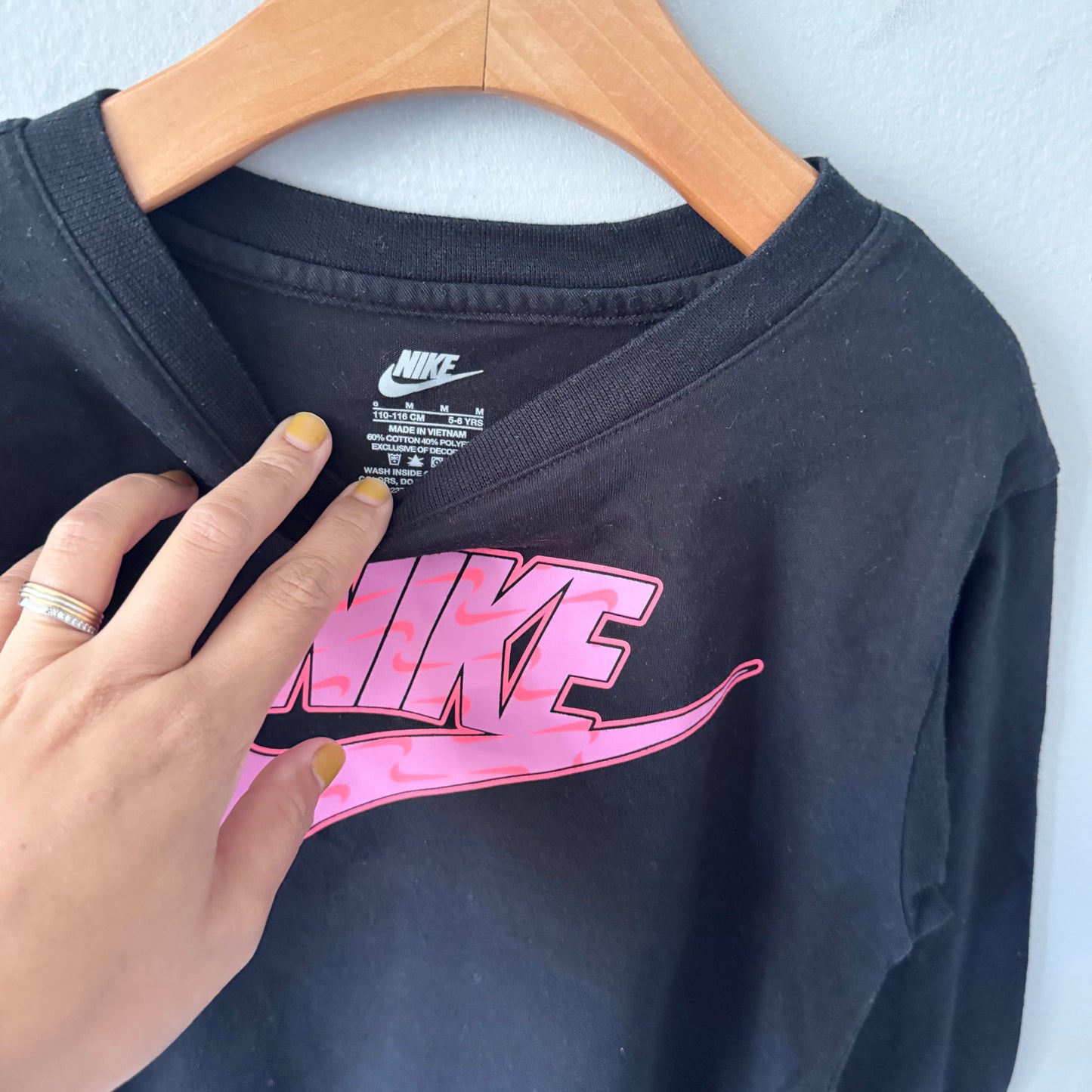 Nike / Black x pink long sleeve / 5-6Y