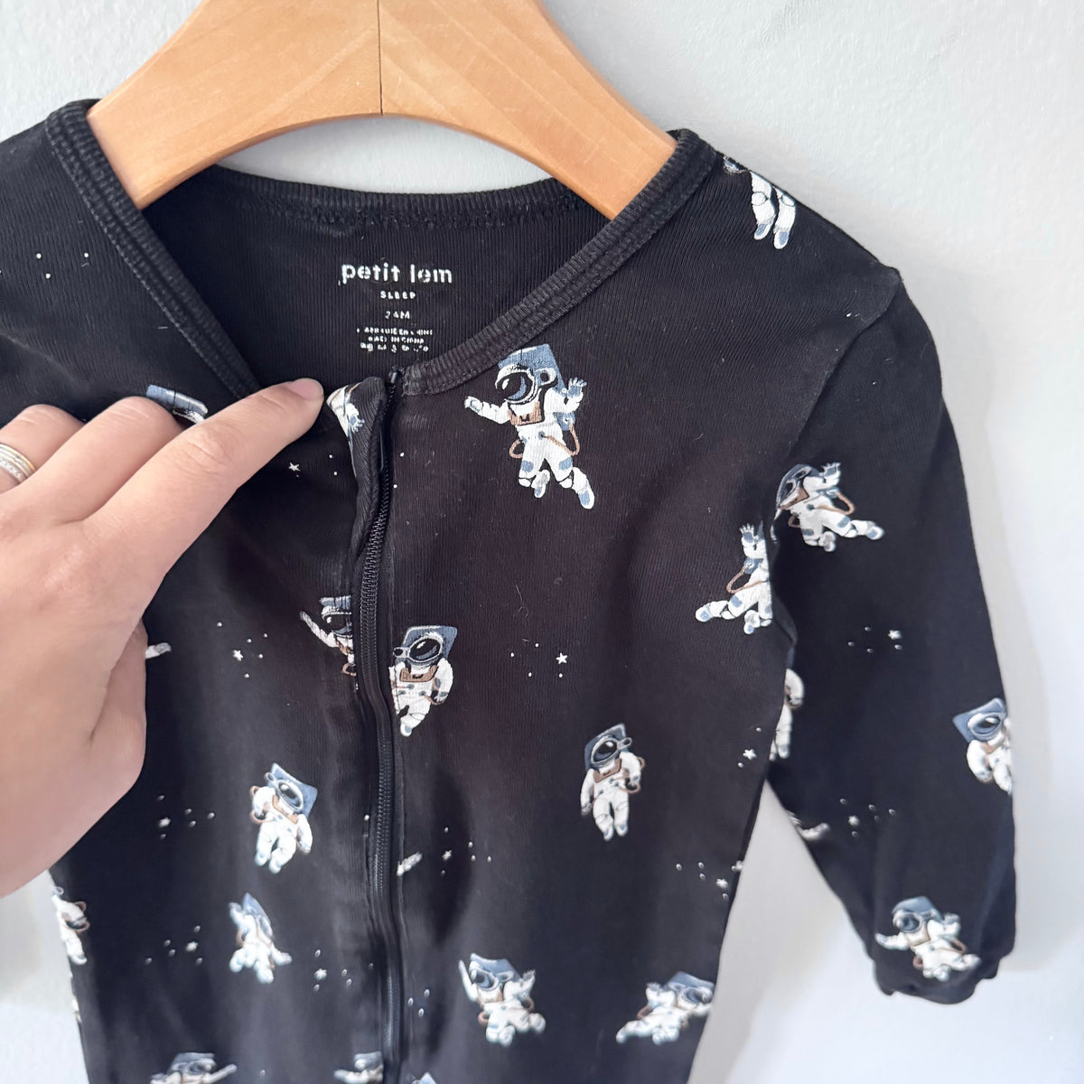 Petit lem / Black x space romper / 24M