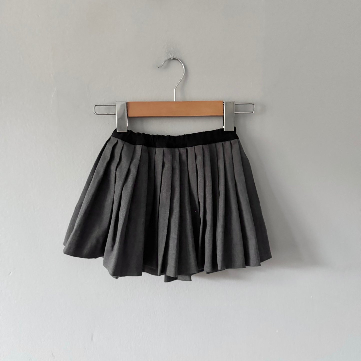 Bonpoint / Grey pleated skirt / 4Y