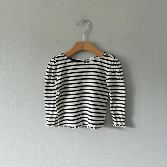 Gap /  White x navy long sleeve / 2Y