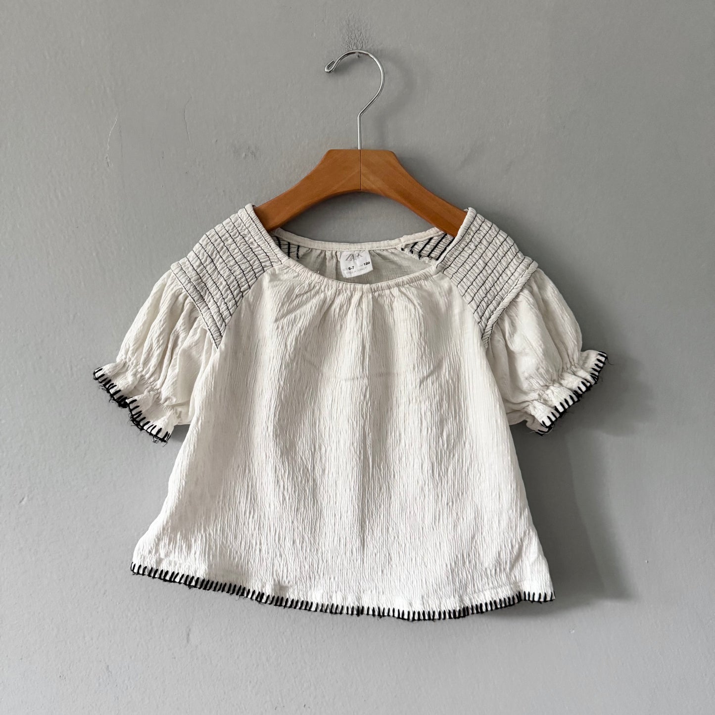 Zara / White x black stitch top / 6-7Y