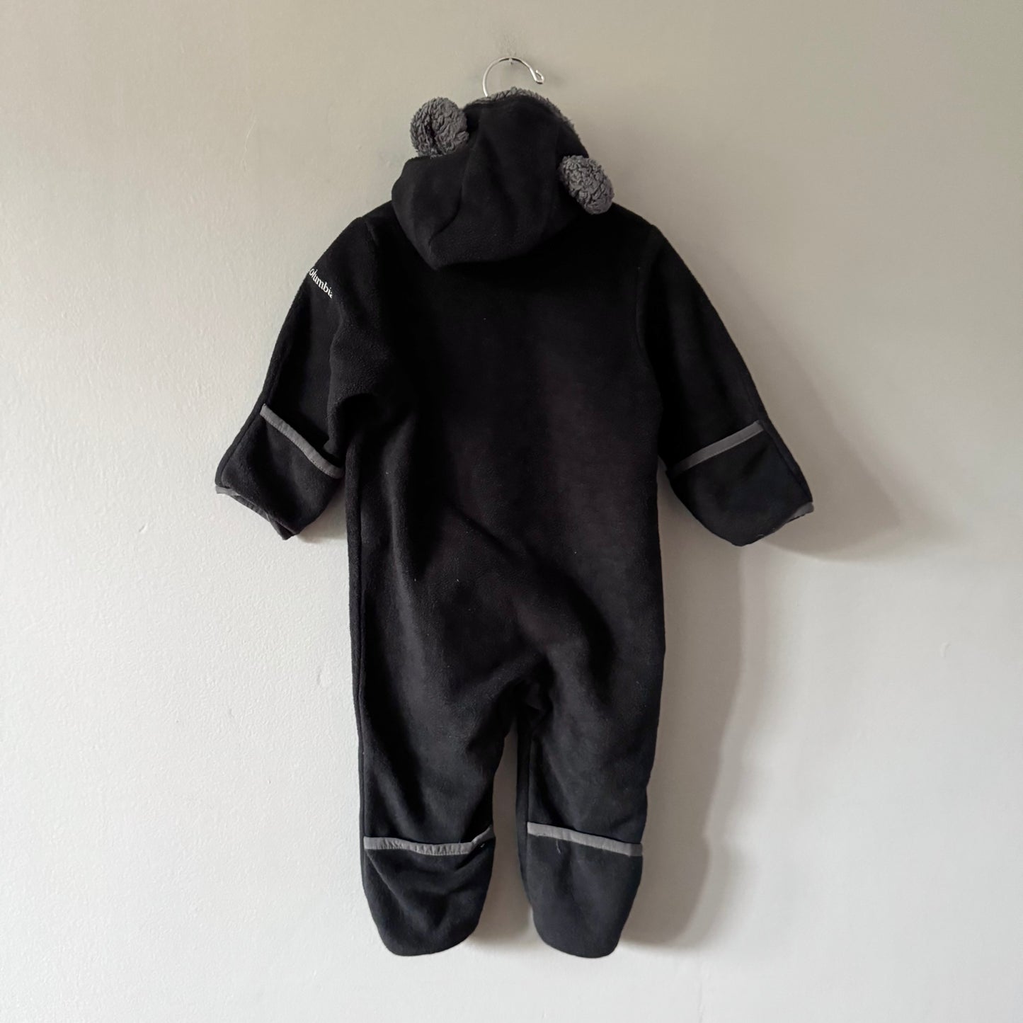 Columbia / Black fleece bunting suit / 18M