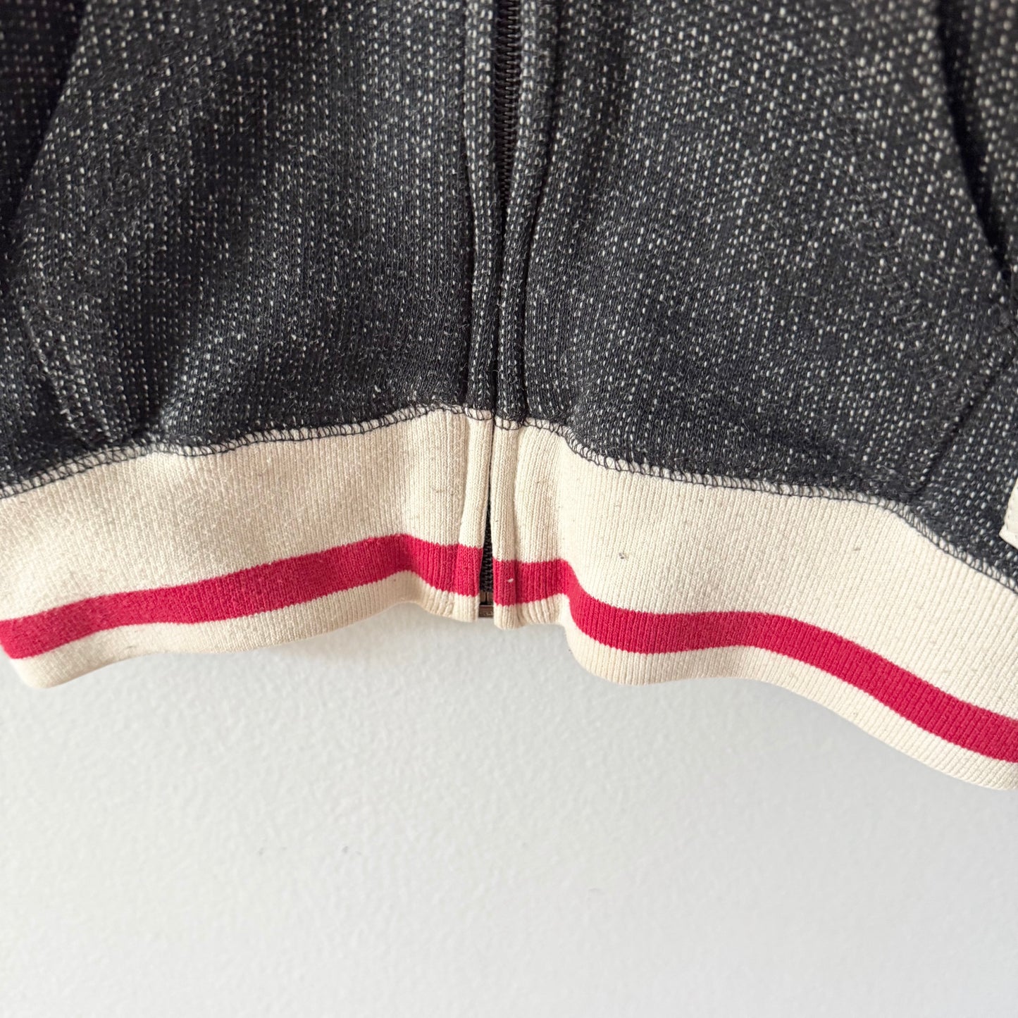 Roots Cabin / Red logo x black zip up hoodie / 4T