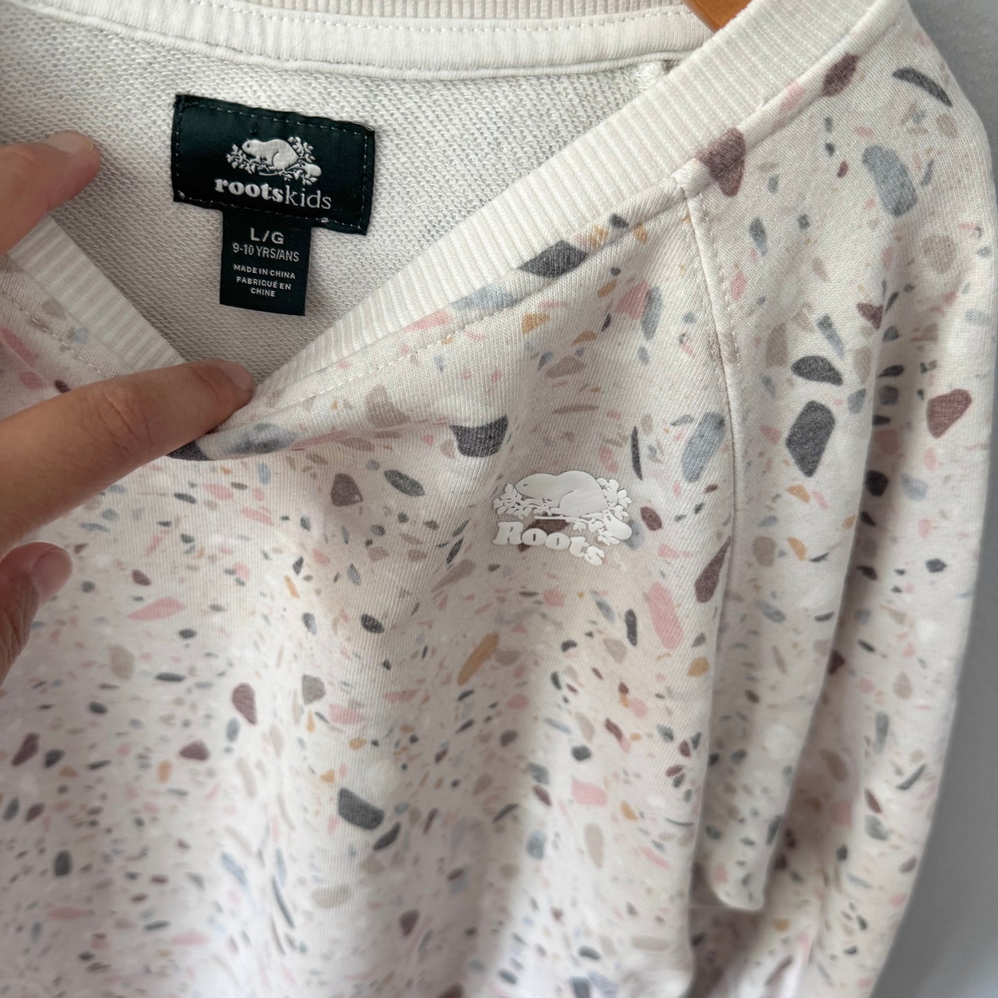 Roots / Ivory pebble rock sweatshirt / 9-10Y