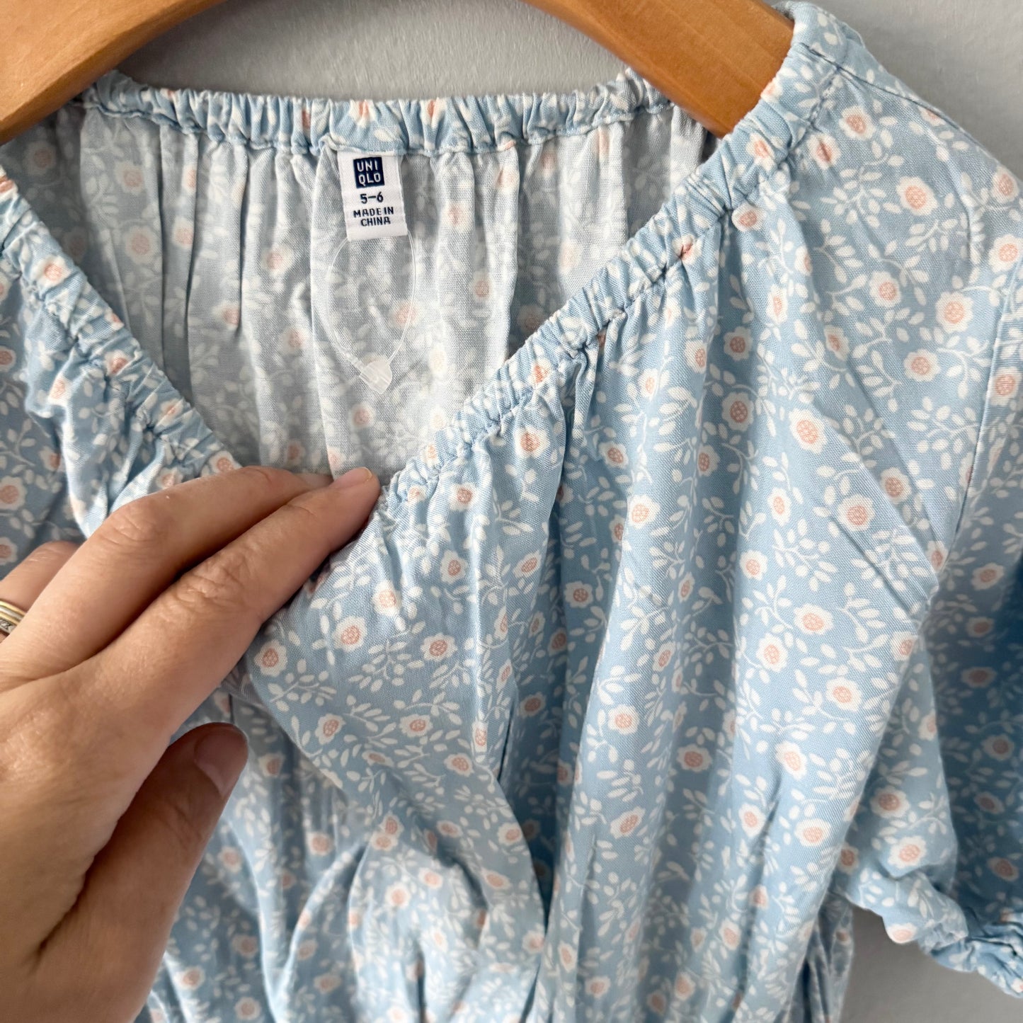 Uniqlo / Light blue floral dress / 5-6Y