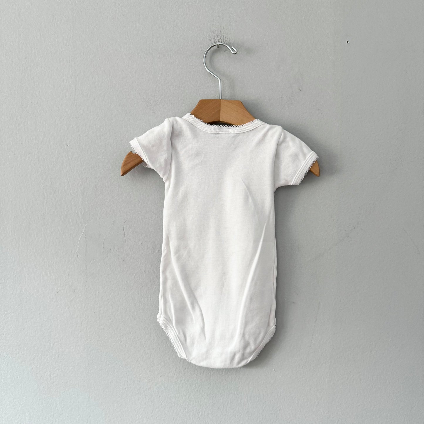 Petit Bateau / White onesie / 6M