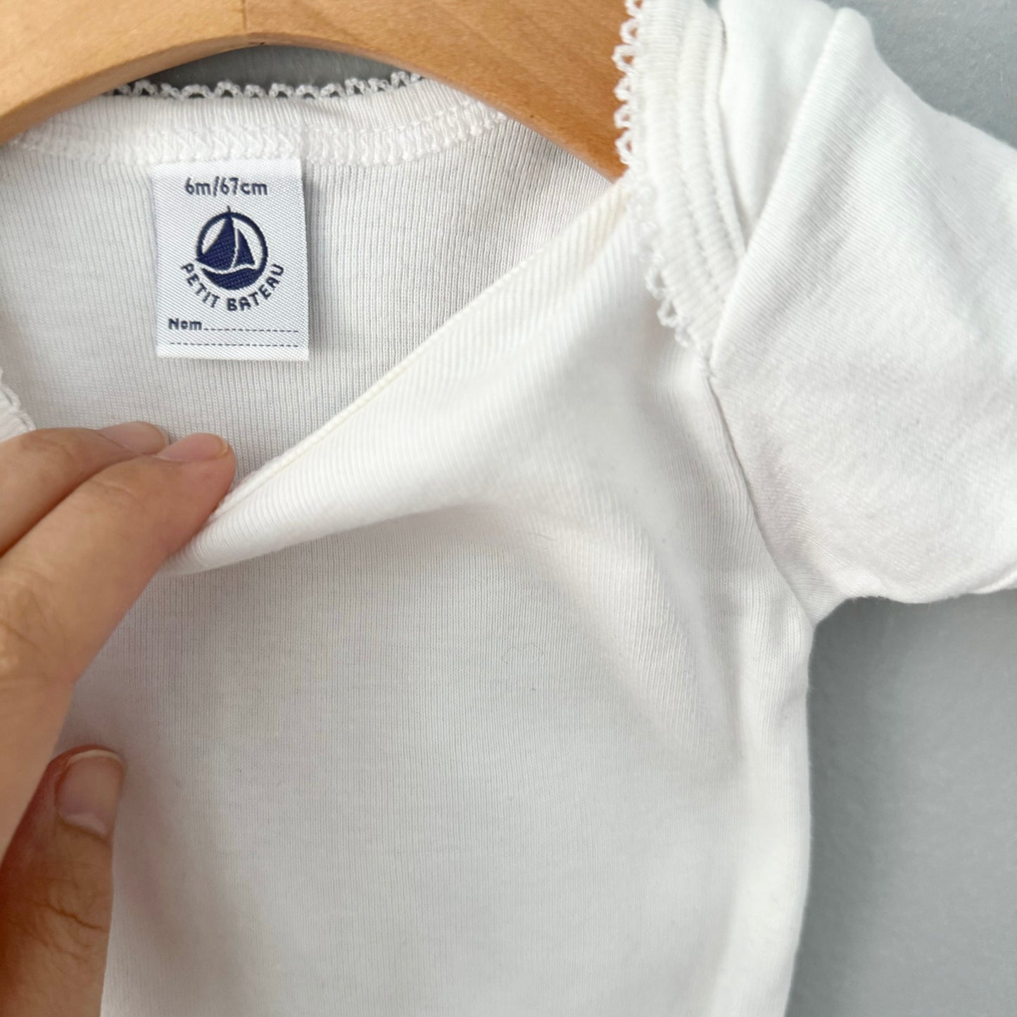 Petit Bateau / White onesie / 6M