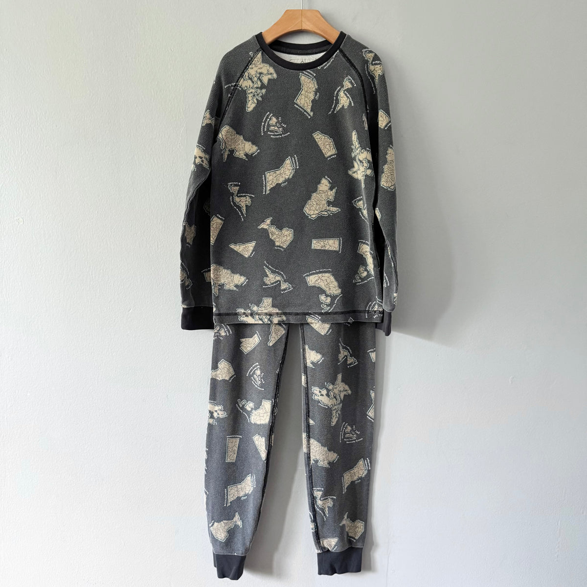 Arborist / Black pajama set / 8-10Y
