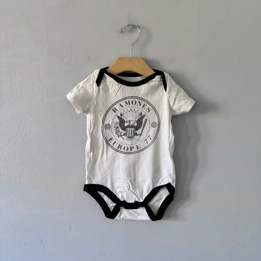 Gap / Ramones onesie / 12-18M