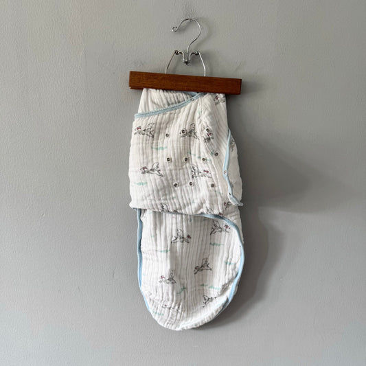 Aden + Anais / White x light blue swaddle / 3-6M