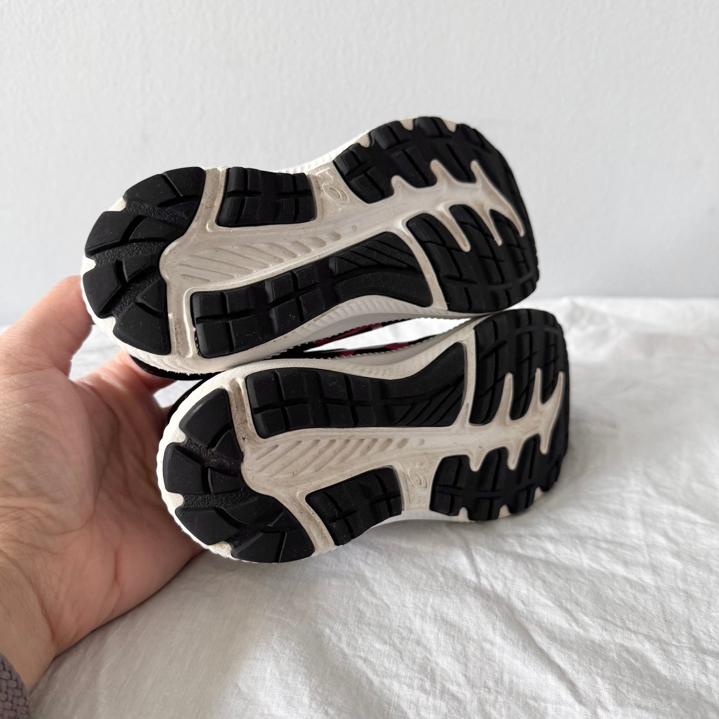 Asics / Running Shoes / US10