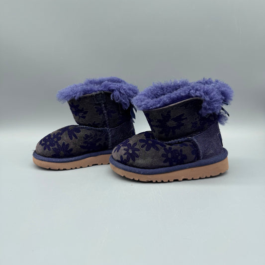 UGG / Boots / US7