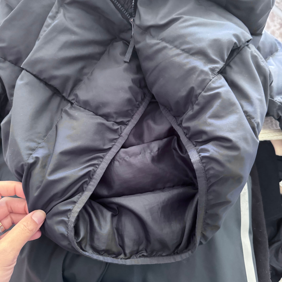 Uniqlo / Navy puffer jacket / 3-4Y