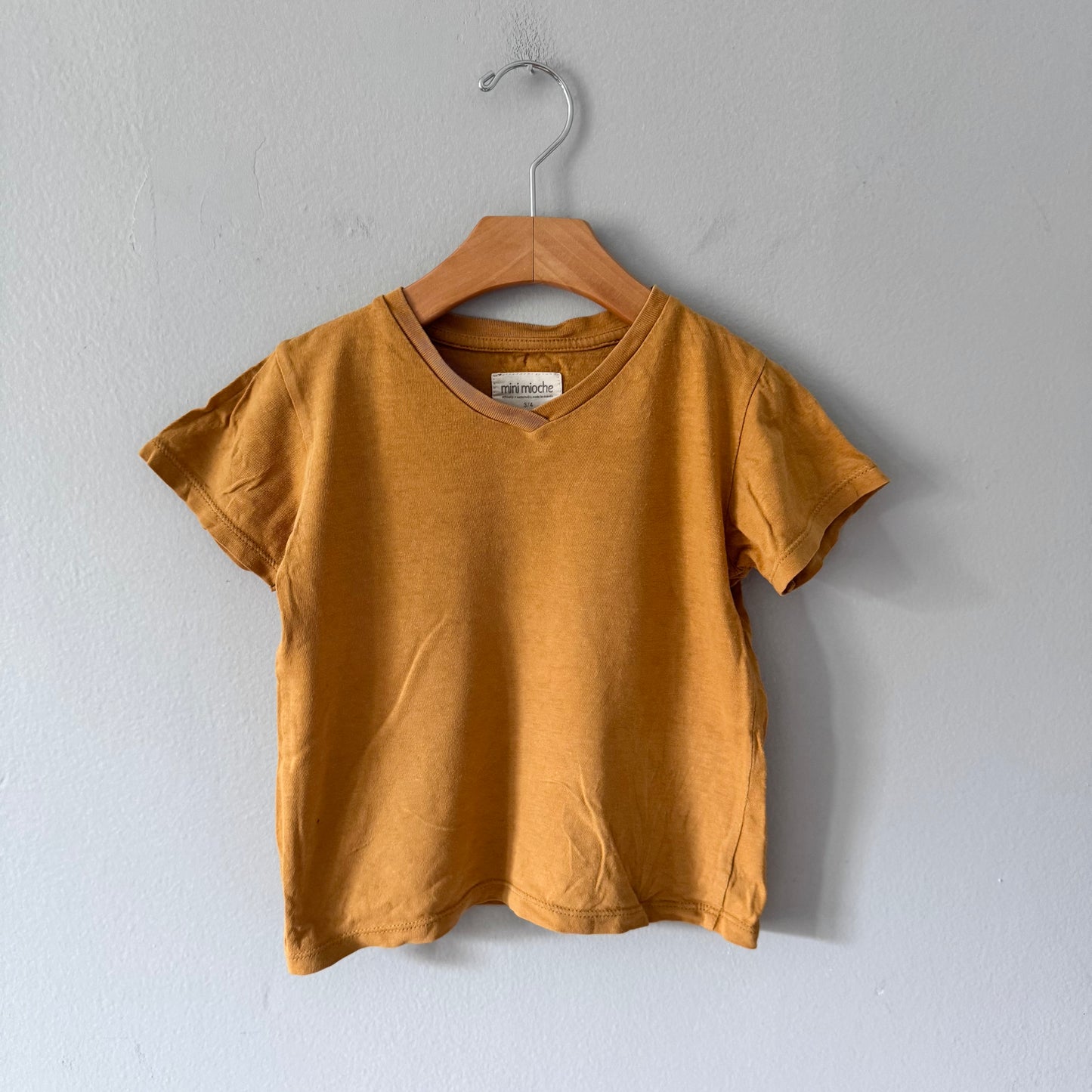 Mini mioche / Mustard V neck T-shirt / 3-4Y
