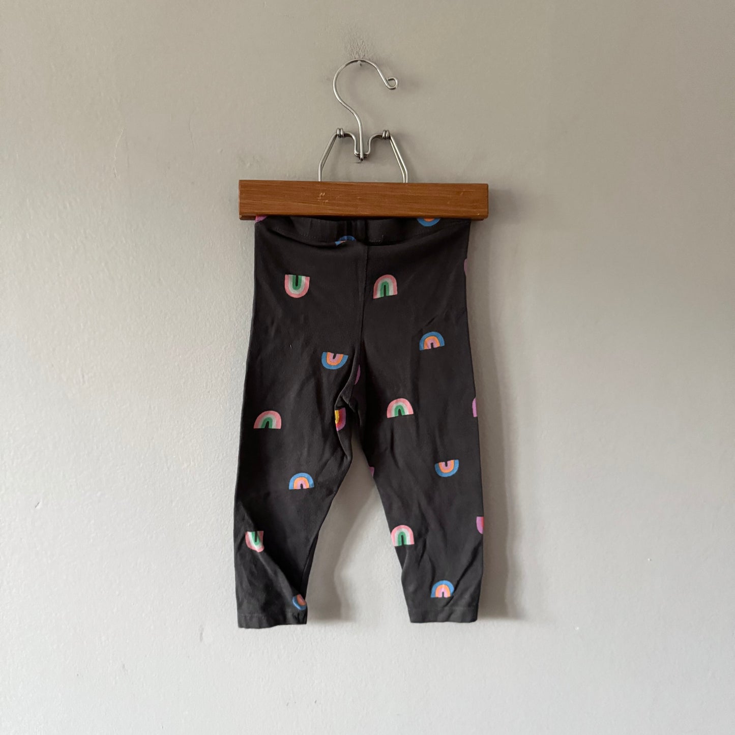 Cat & Jack / Dark grey x rainbow leggings / 18M