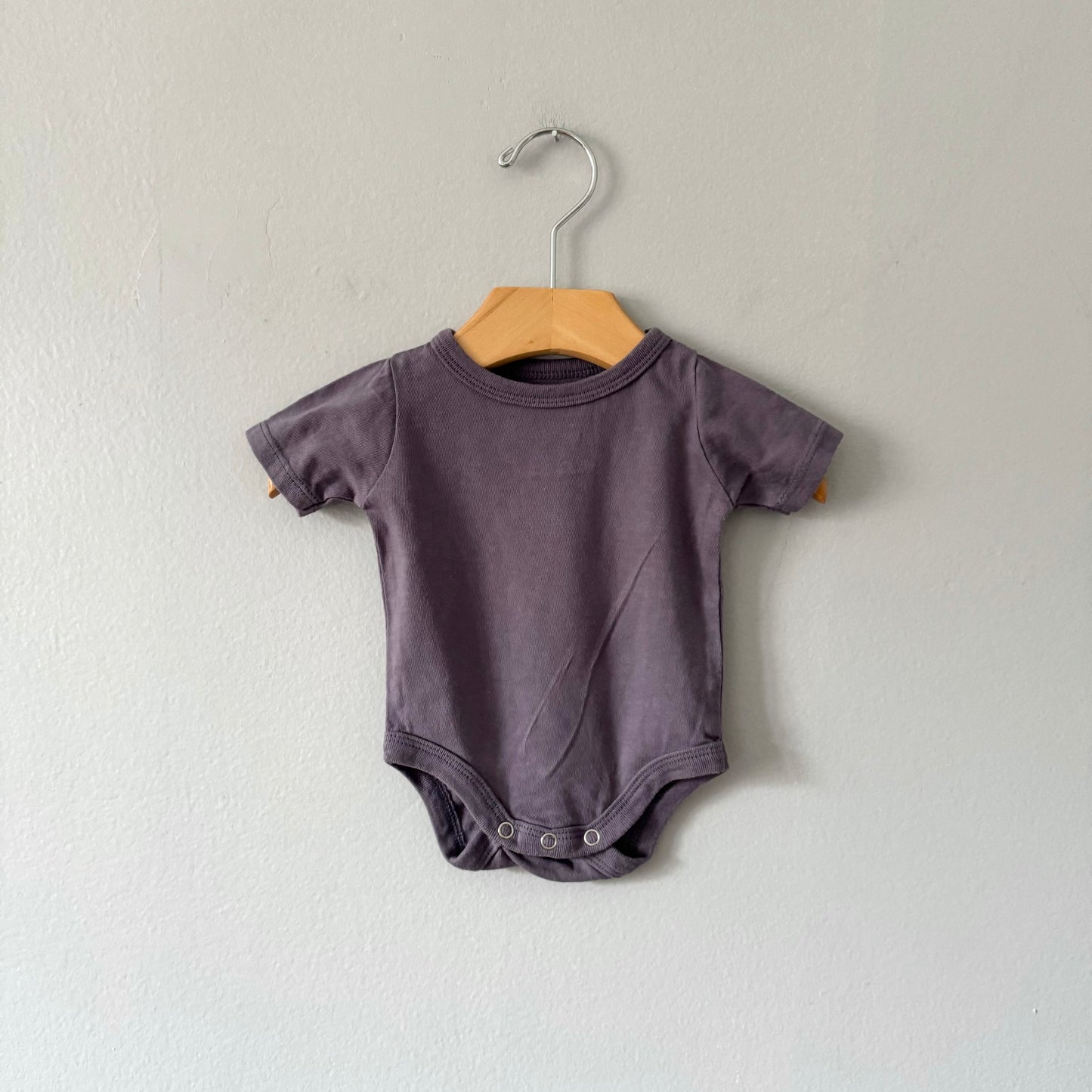 Mini mioche / Purple short sleeve onesie / 0-3M