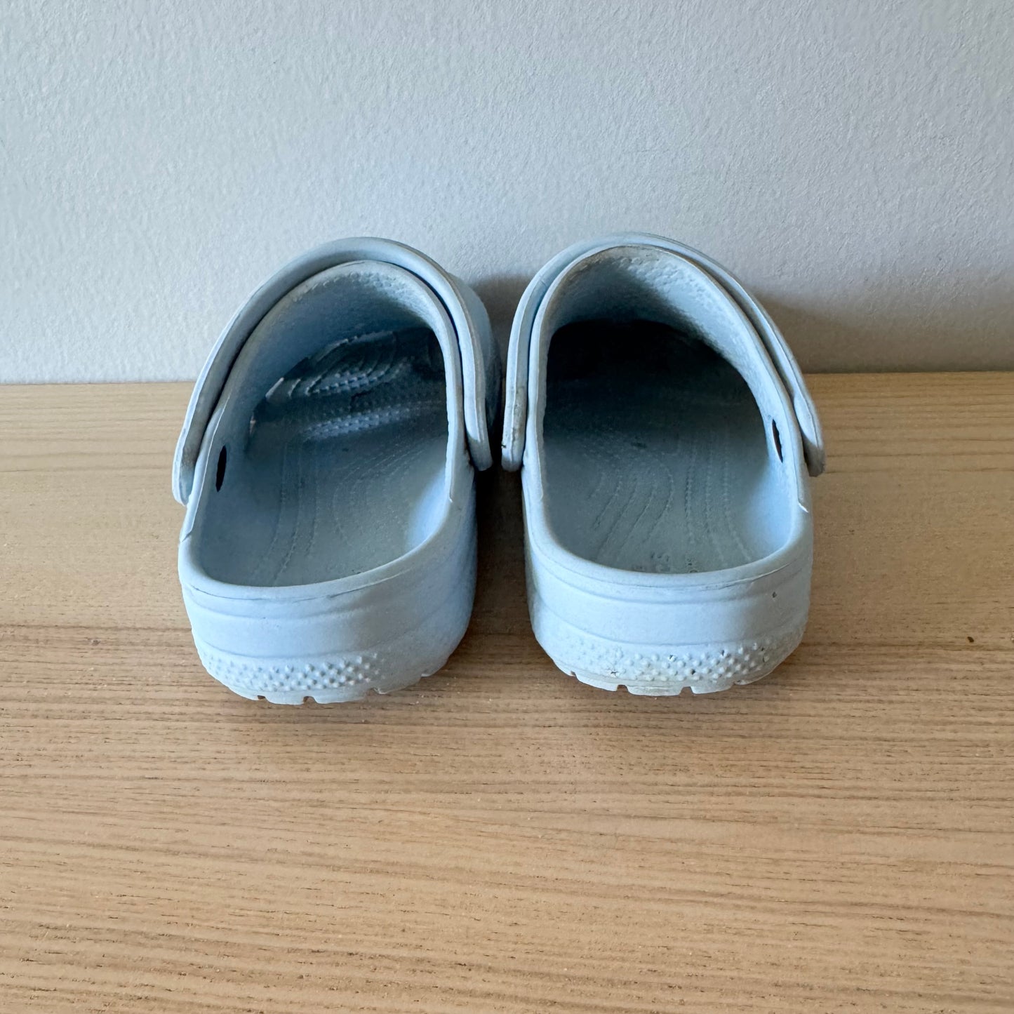 Crocs / Sandals / US12