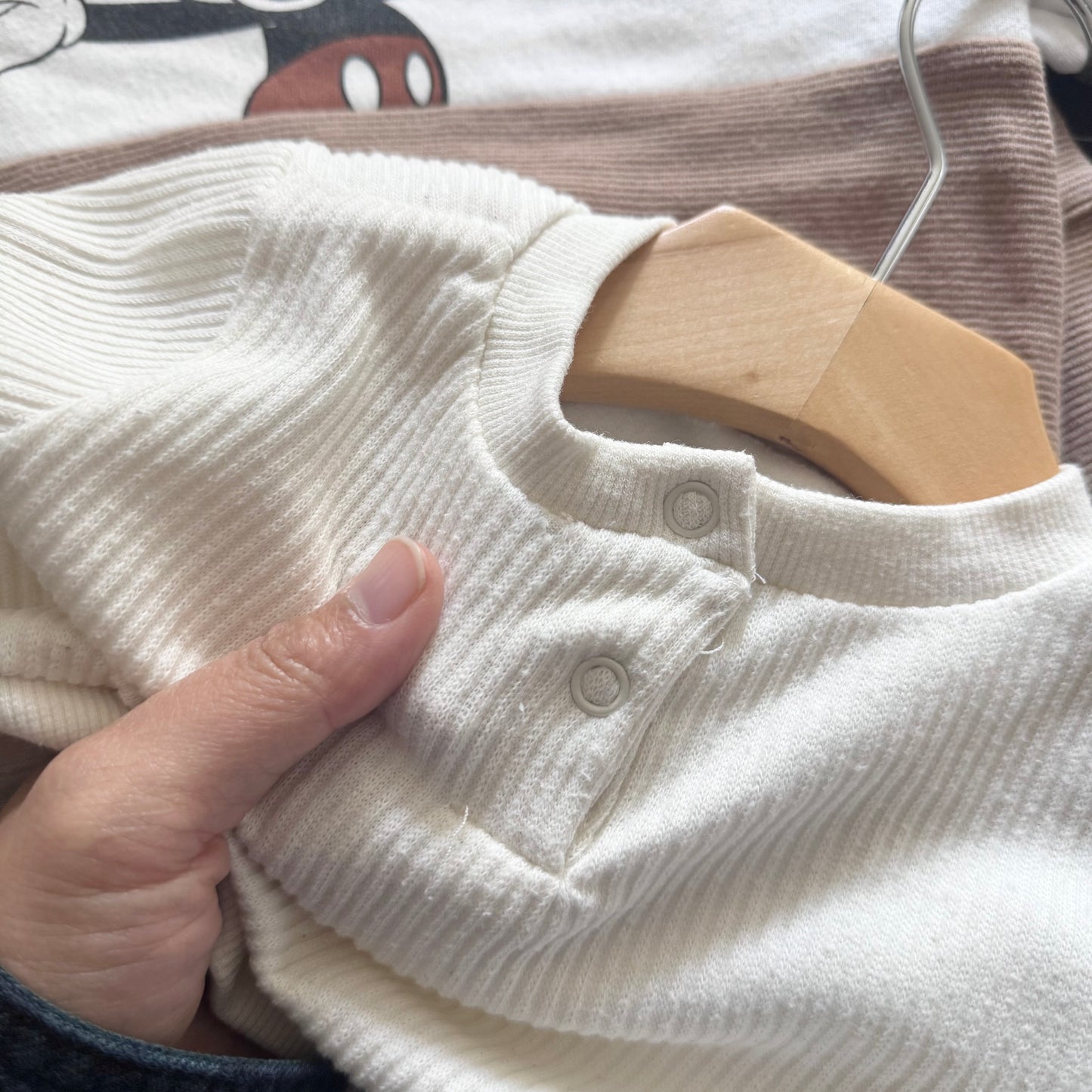 Disney / White Mickey sweatshirt / 3-6M