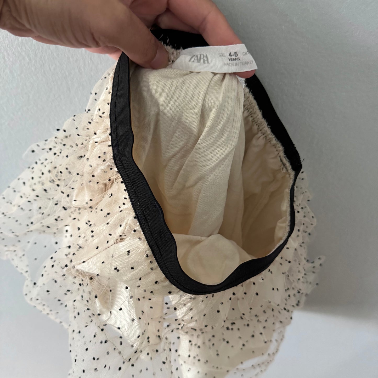 Zara / Ivory x black dots skirt / 4-5Y