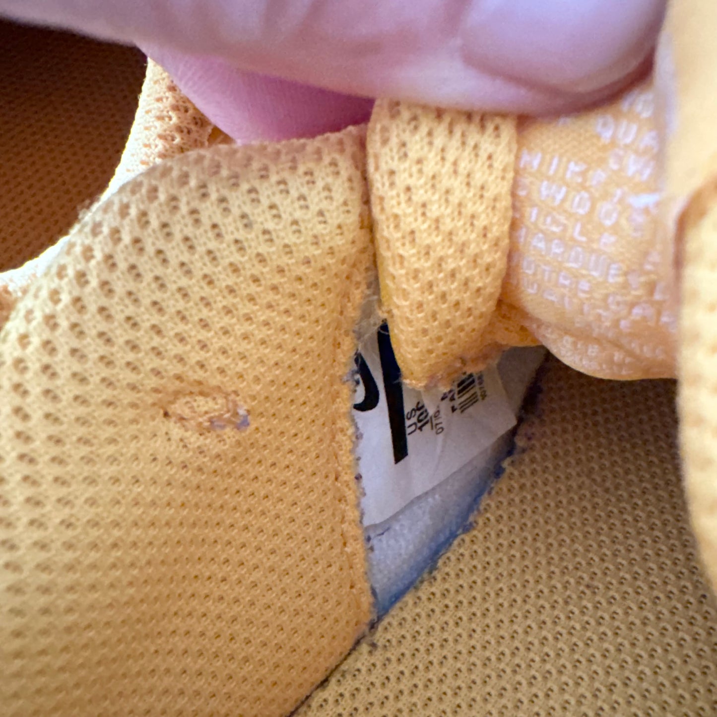 Nike / Yellow sneaker / US10