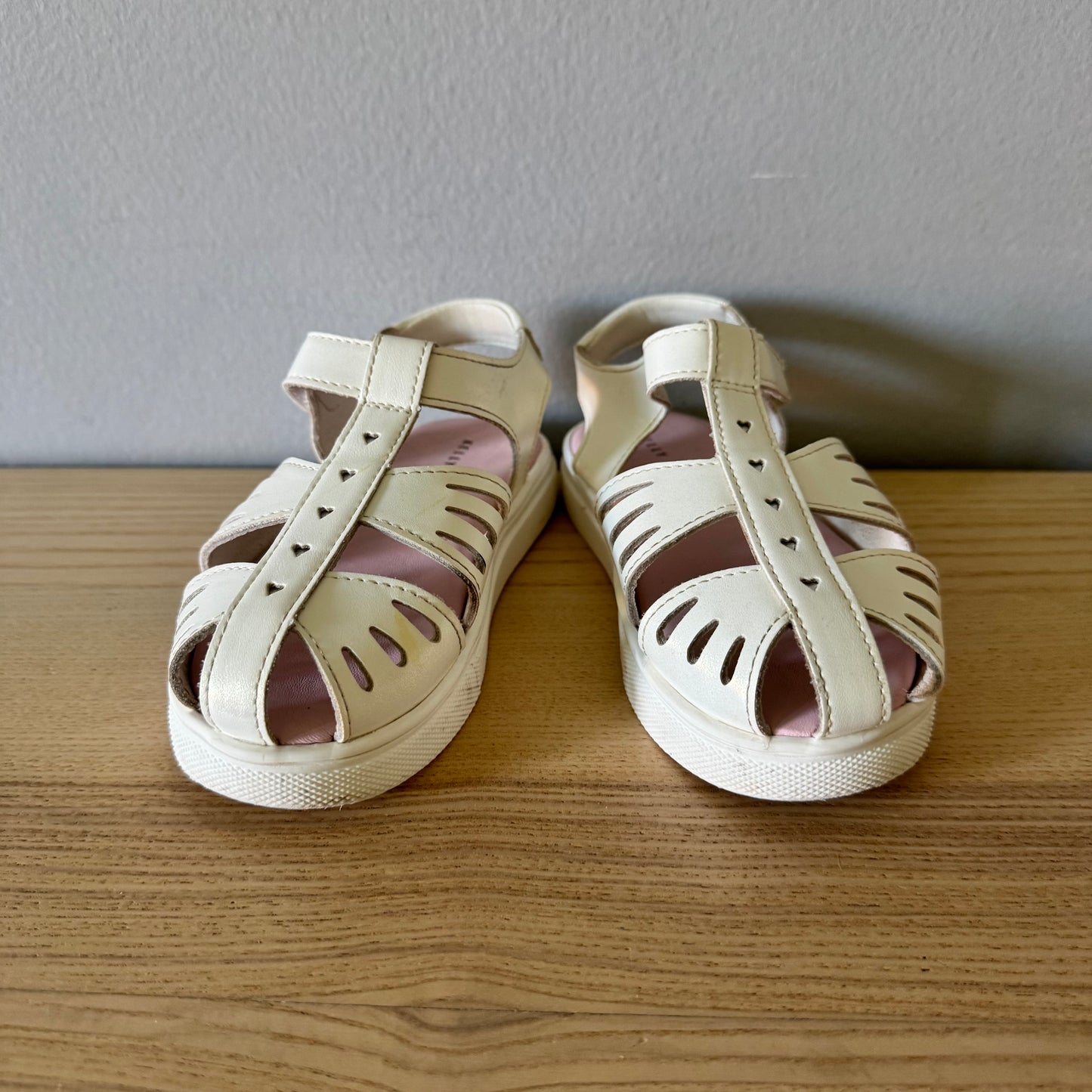 Kelly & Katie / White sandals / US10