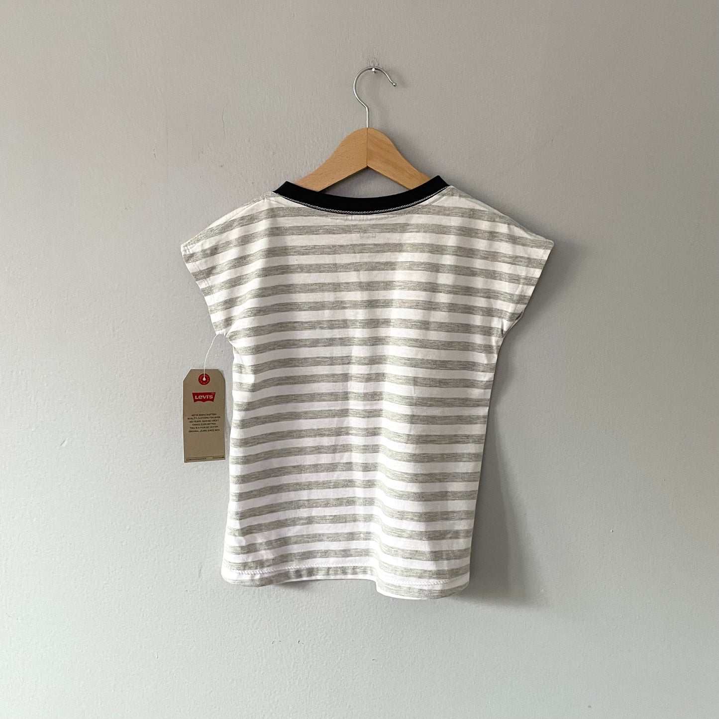 Levi's / Stripe tee - New with tag / 4-5Y