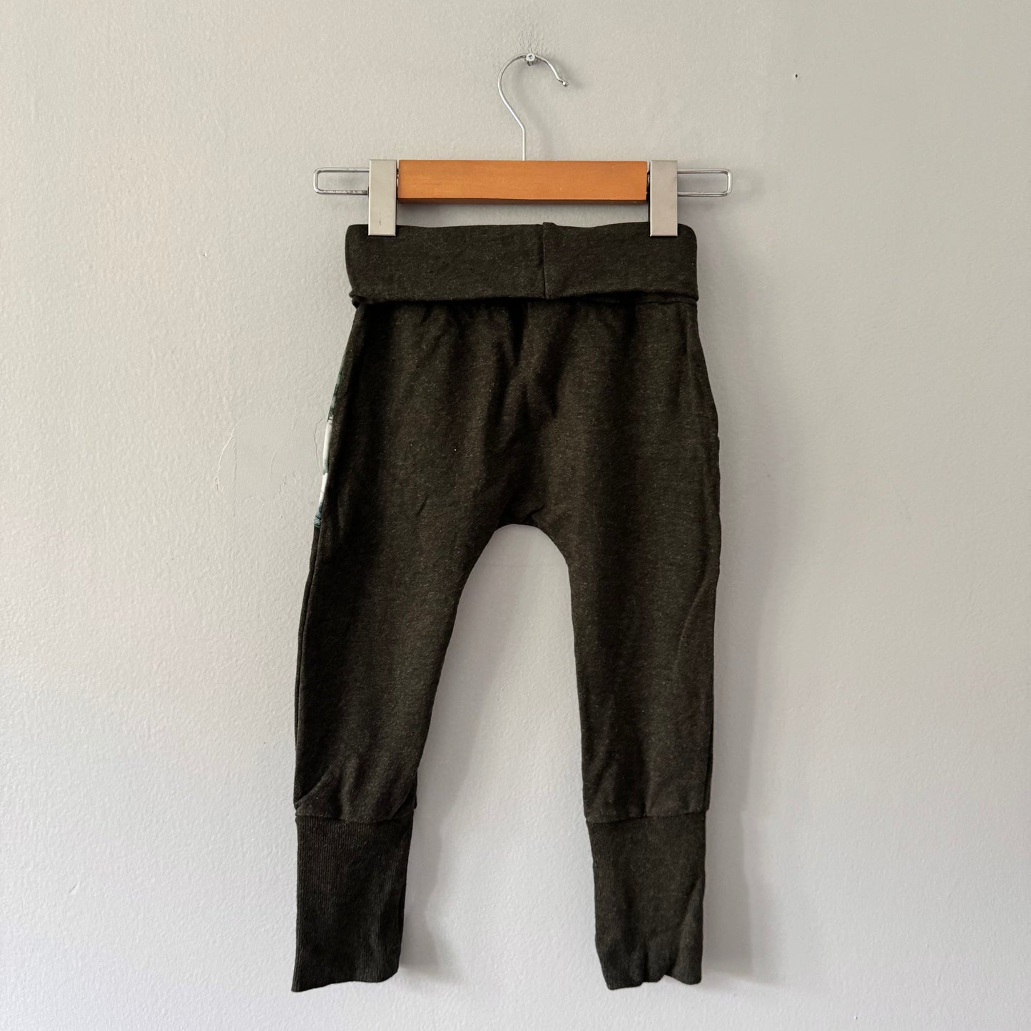 House on the rock / Charcoal grey pants / 12M - 3T